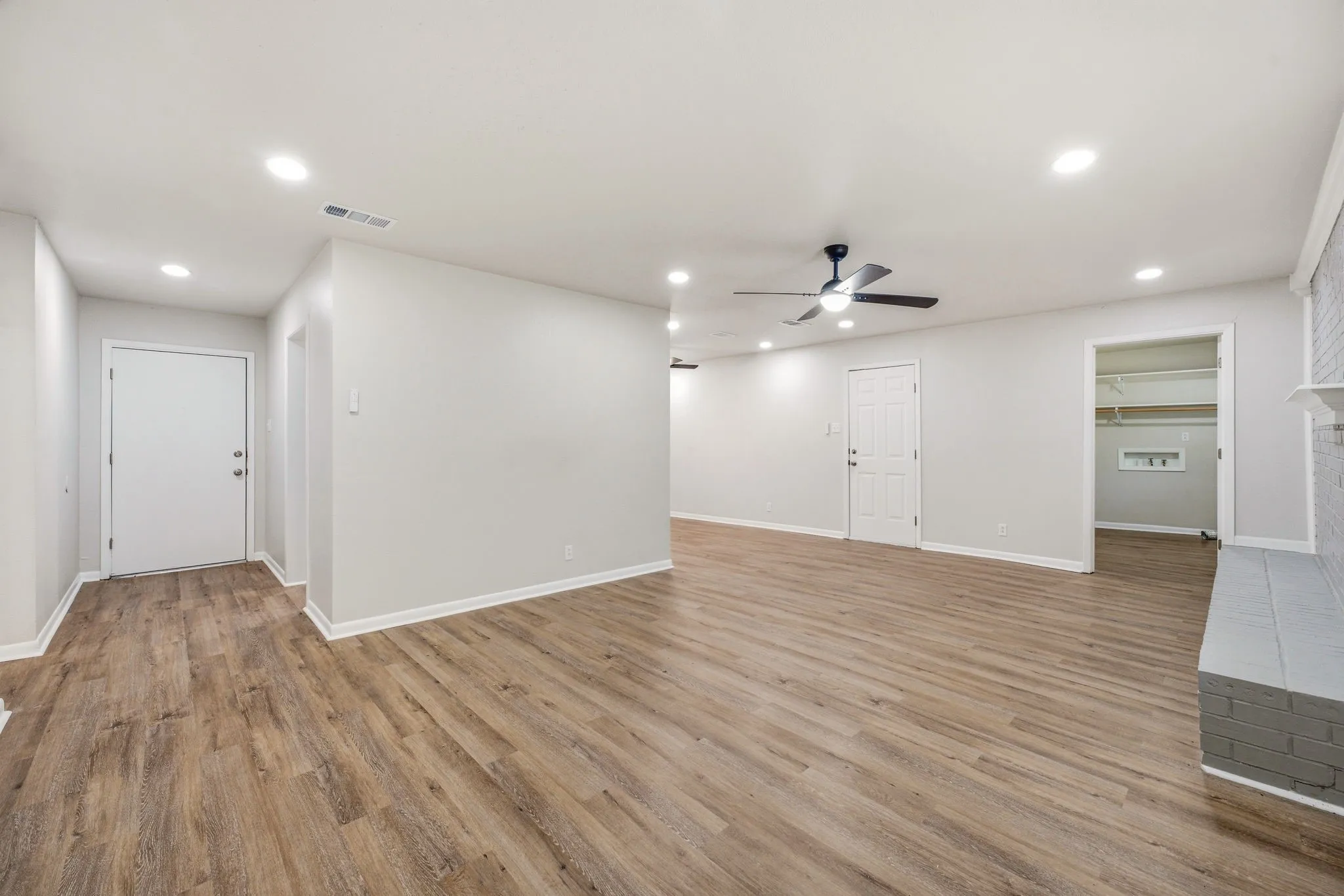 Single Family Residence For Sale in Erath County , 1085 W Park Street, Stephenville, Texas 76401, 3 Bedroom, 2 Bathroom, 2 Garage spaces, 1,520 Sqft, built in 1971, mls#21345778, Real Estate Agent in Stephenville, Homes For Sale in Erath county, Homes For Sale in Stephenville, Realtor in Stephenville Texas, Real Estate Brokerage Independent Realty Texas, Luminita Cordes Realtor