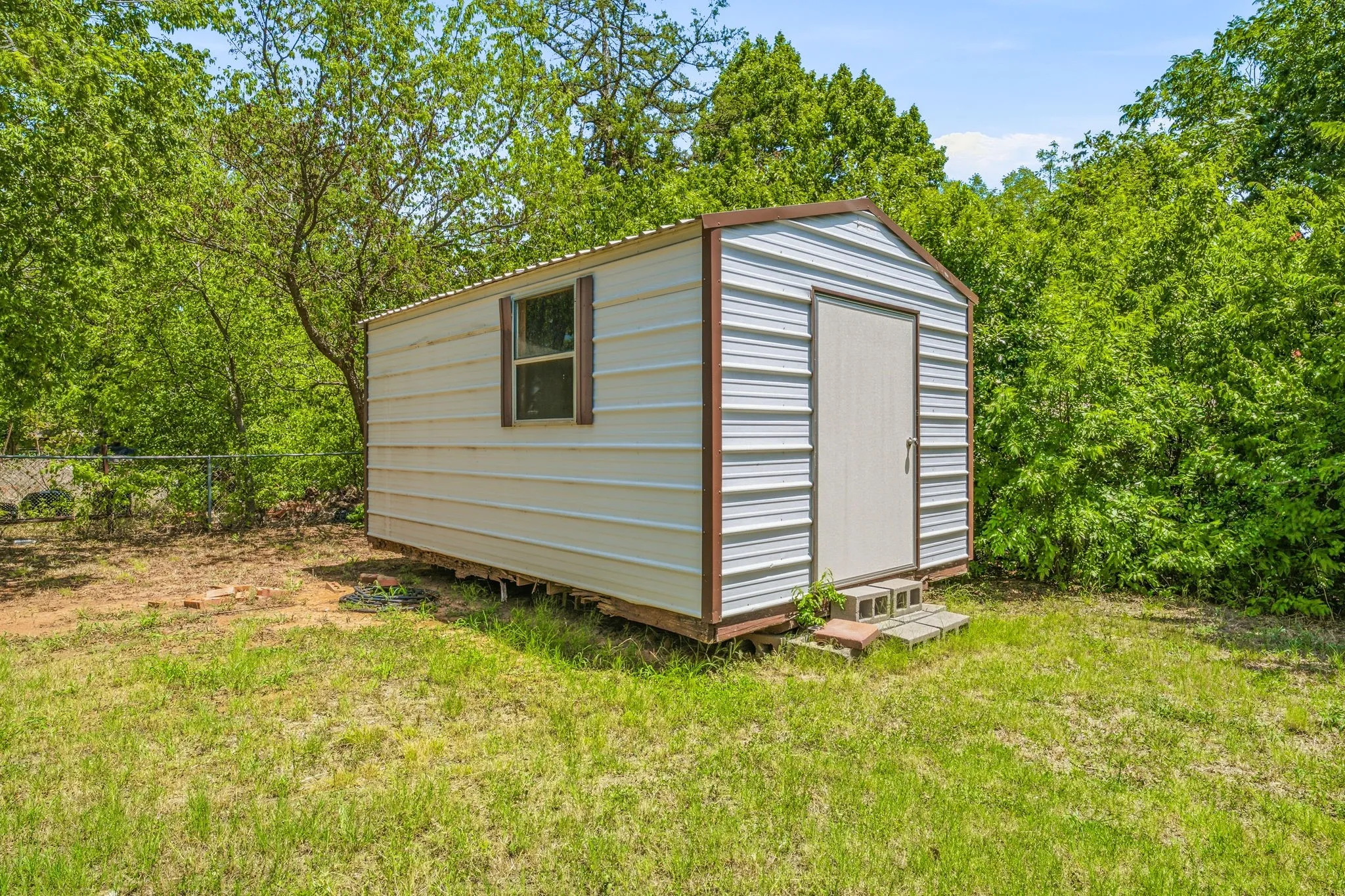 Single Family Residence For Sale in Erath County , 1085 W Park Street, Stephenville, Texas 76401, 3 Bedroom, 2 Bathroom, 2 Garage spaces, 1,520 Sqft, built in 1971, mls#21345778, Real Estate Agent in Stephenville, Homes For Sale in Erath county, Homes For Sale in Stephenville, Realtor in Stephenville Texas, Real Estate Brokerage Independent Realty Texas, Luminita Cordes Realtor