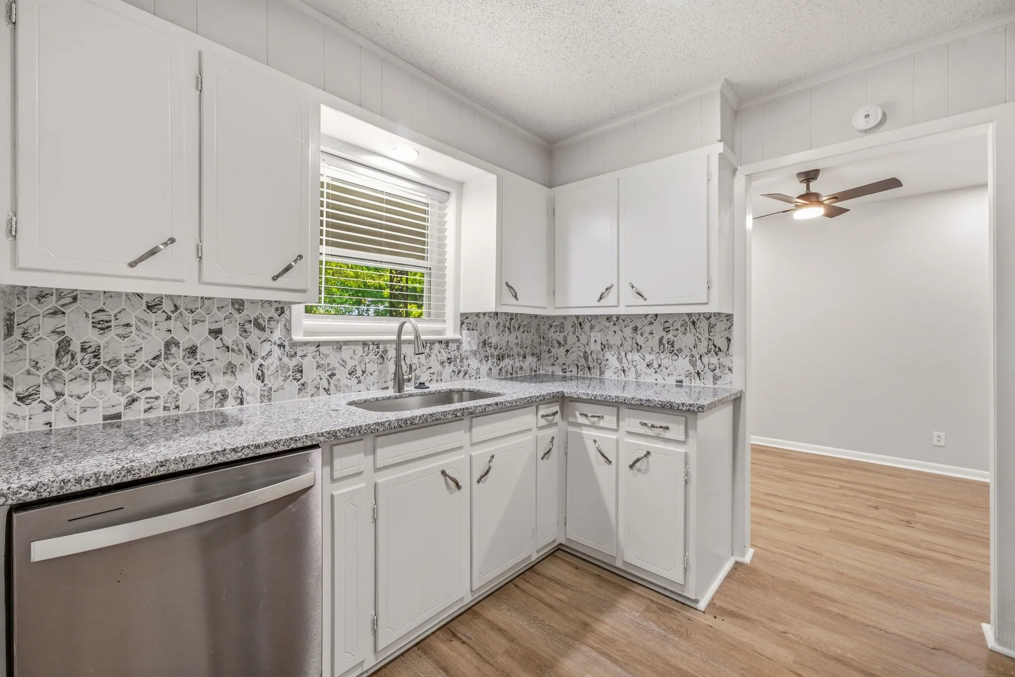 Single Family Residence For Sale in Erath County , 1085 W Park Street, Stephenville, Texas 76401, 3 Bedroom, 2 Bathroom, 2 Garage spaces, 1,520 Sqft, built in 1971, mls#21345778, Real Estate Agent in Stephenville, Homes For Sale in Erath county, Homes For Sale in Stephenville, Realtor in Stephenville Texas, Real Estate Brokerage Independent Realty Texas, Luminita Cordes Realtor