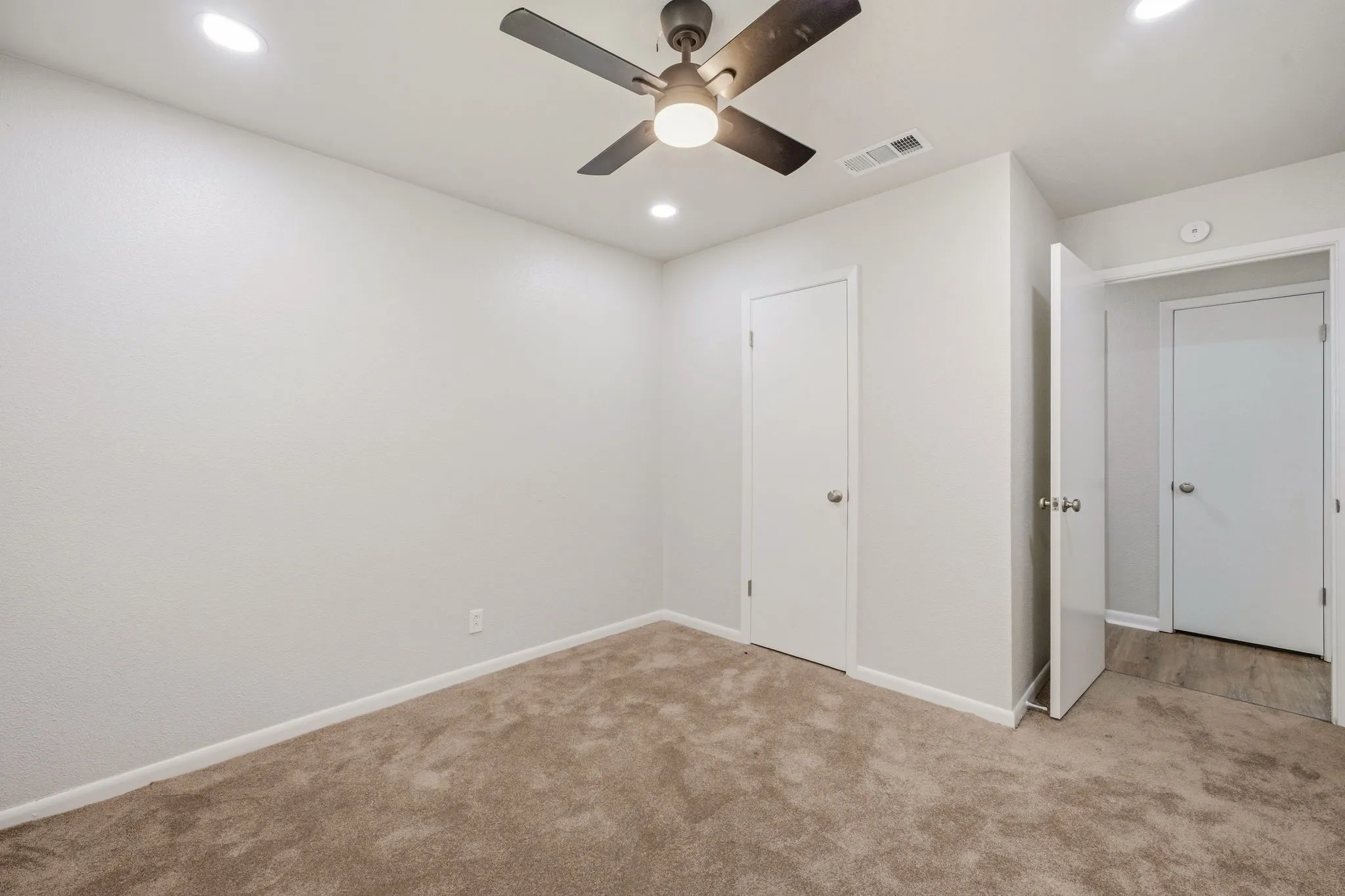 Single Family Residence For Sale in Erath County , 1085 W Park Street, Stephenville, Texas 76401, 3 Bedroom, 2 Bathroom, 2 Garage spaces, 1,520 Sqft, built in 1971, mls#21345778, Real Estate Agent in Stephenville, Homes For Sale in Erath county, Homes For Sale in Stephenville, Realtor in Stephenville Texas, Real Estate Brokerage Independent Realty Texas, Luminita Cordes Realtor