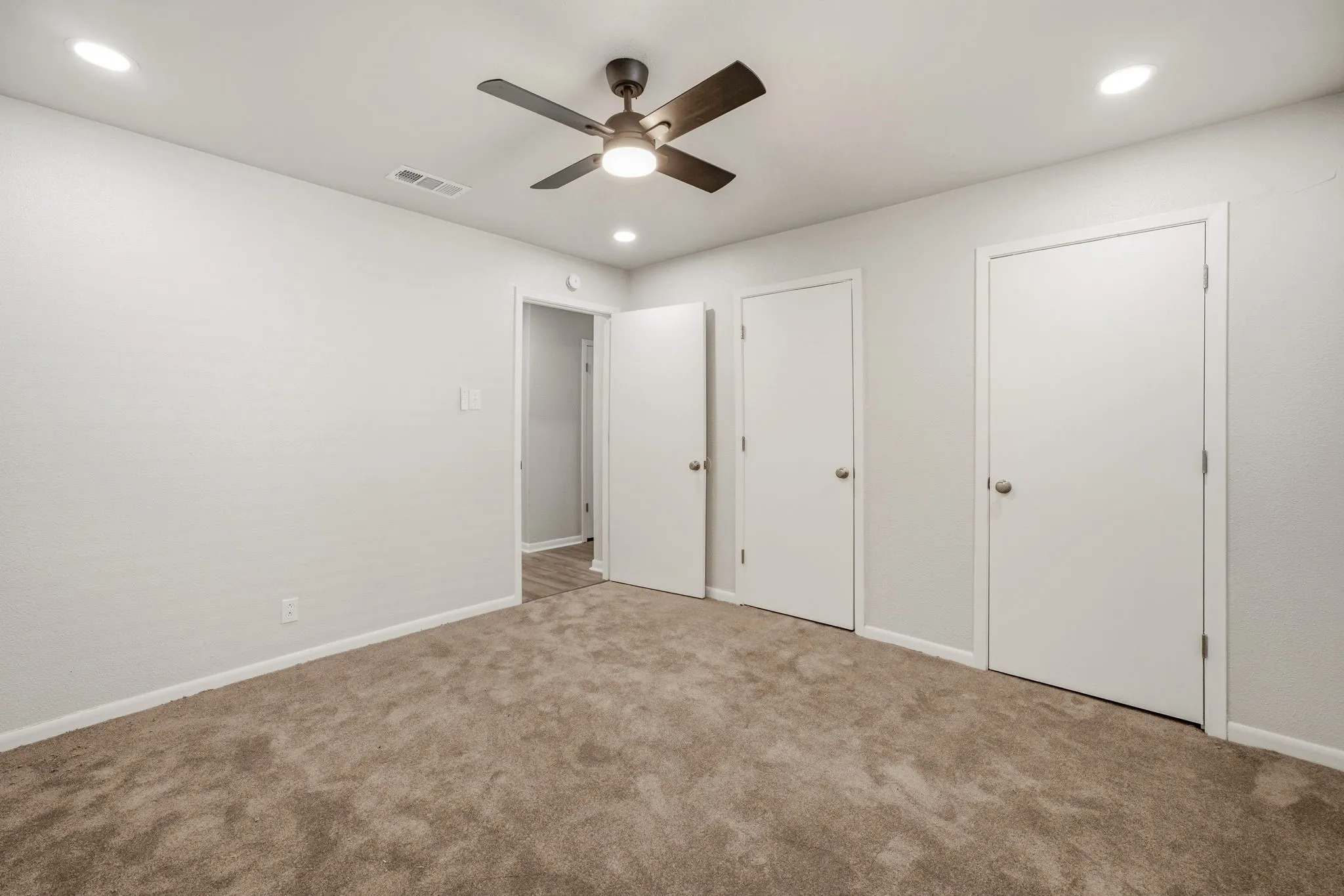 Single Family Residence For Sale in Erath County , 1085 W Park Street, Stephenville, Texas 76401, 3 Bedroom, 2 Bathroom, 2 Garage spaces, 1,520 Sqft, built in 1971, mls#21345778, Real Estate Agent in Stephenville, Homes For Sale in Erath county, Homes For Sale in Stephenville, Realtor in Stephenville Texas, Real Estate Brokerage Independent Realty Texas, Luminita Cordes Realtor