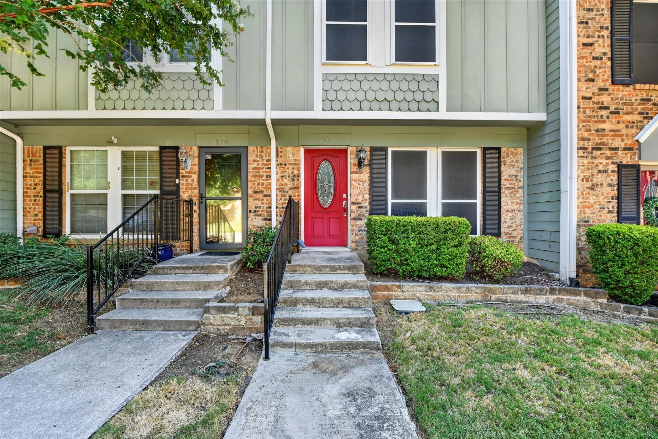 Townhouse For Sale in Tarrant County , 177 Merlin Way, Euless, Texas 76039, 2 Bedroom, 2 Bathroom, Garage spaces, 1,200 Sqft, built in 1983, mls#21346419, Real Estate Agent in Euless, Homes For Sale in Tarrant county, Homes For Sale in Euless, Realtor in Euless Texas, Real Estate Brokerage Independent Realty Texas, Luminita Cordes Realtor