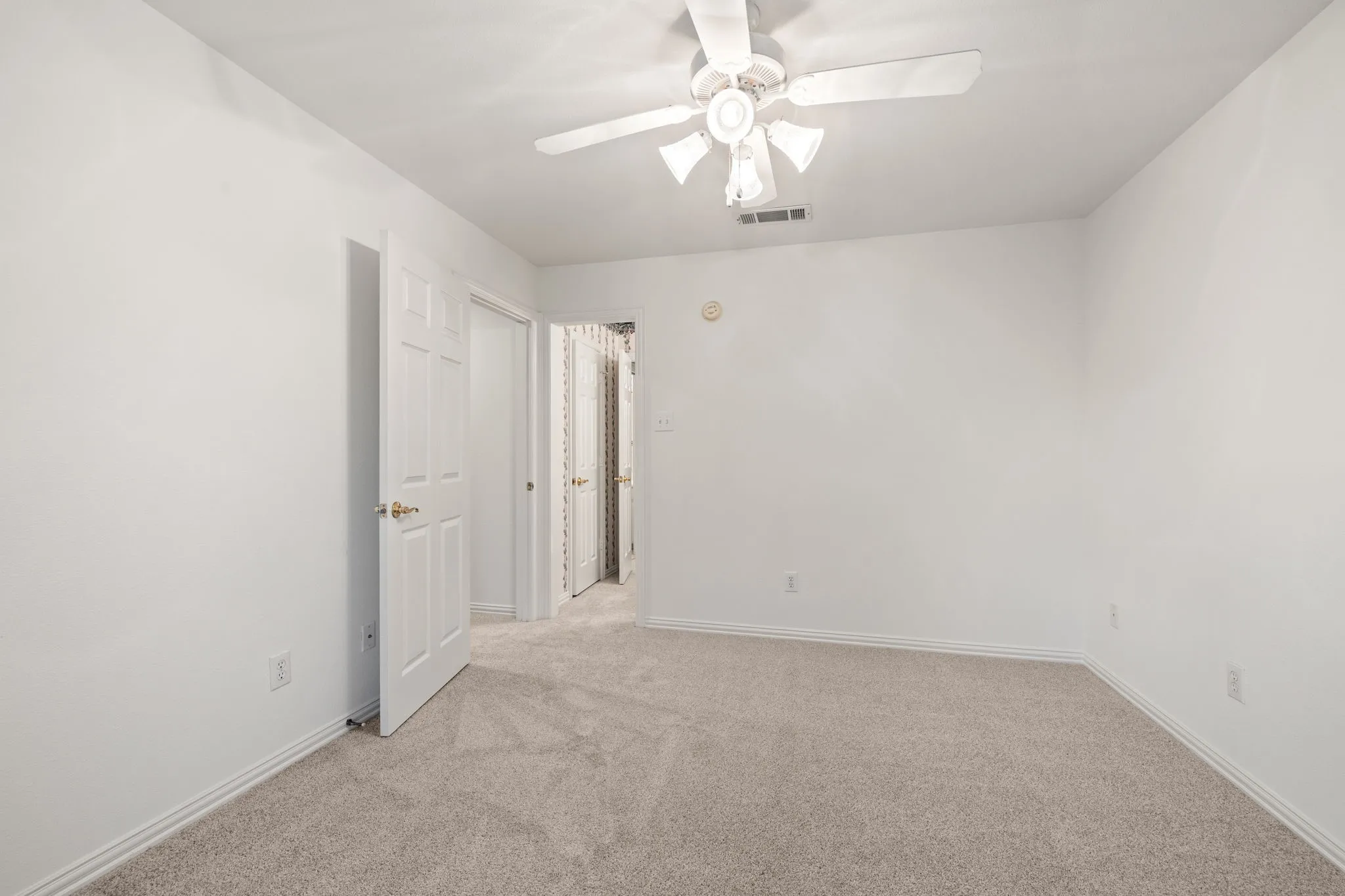 Single Family Residence For Sale in Tarrant County , 4909 Lakewood Drive, Colleyville, Texas 76034, 4 Bedroom, 3 Bathroom, 2 Garage spaces, 3,276 Sqft, built in 1998, mls#21346587, Real Estate Agent in Colleyville, Homes For Sale in Tarrant county, Homes For Sale in Colleyville, Realtor in Colleyville Texas, Real Estate Brokerage Independent Realty Texas, Luminita Cordes Realtor