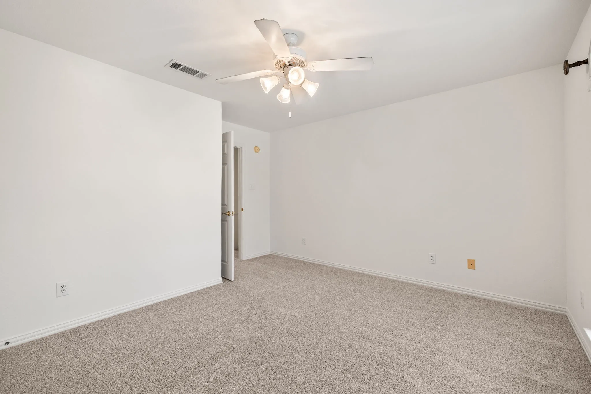 Single Family Residence For Sale in Tarrant County , 4909 Lakewood Drive, Colleyville, Texas 76034, 4 Bedroom, 3 Bathroom, 2 Garage spaces, 3,276 Sqft, built in 1998, mls#21346587, Real Estate Agent in Colleyville, Homes For Sale in Tarrant county, Homes For Sale in Colleyville, Realtor in Colleyville Texas, Real Estate Brokerage Independent Realty Texas, Luminita Cordes Realtor