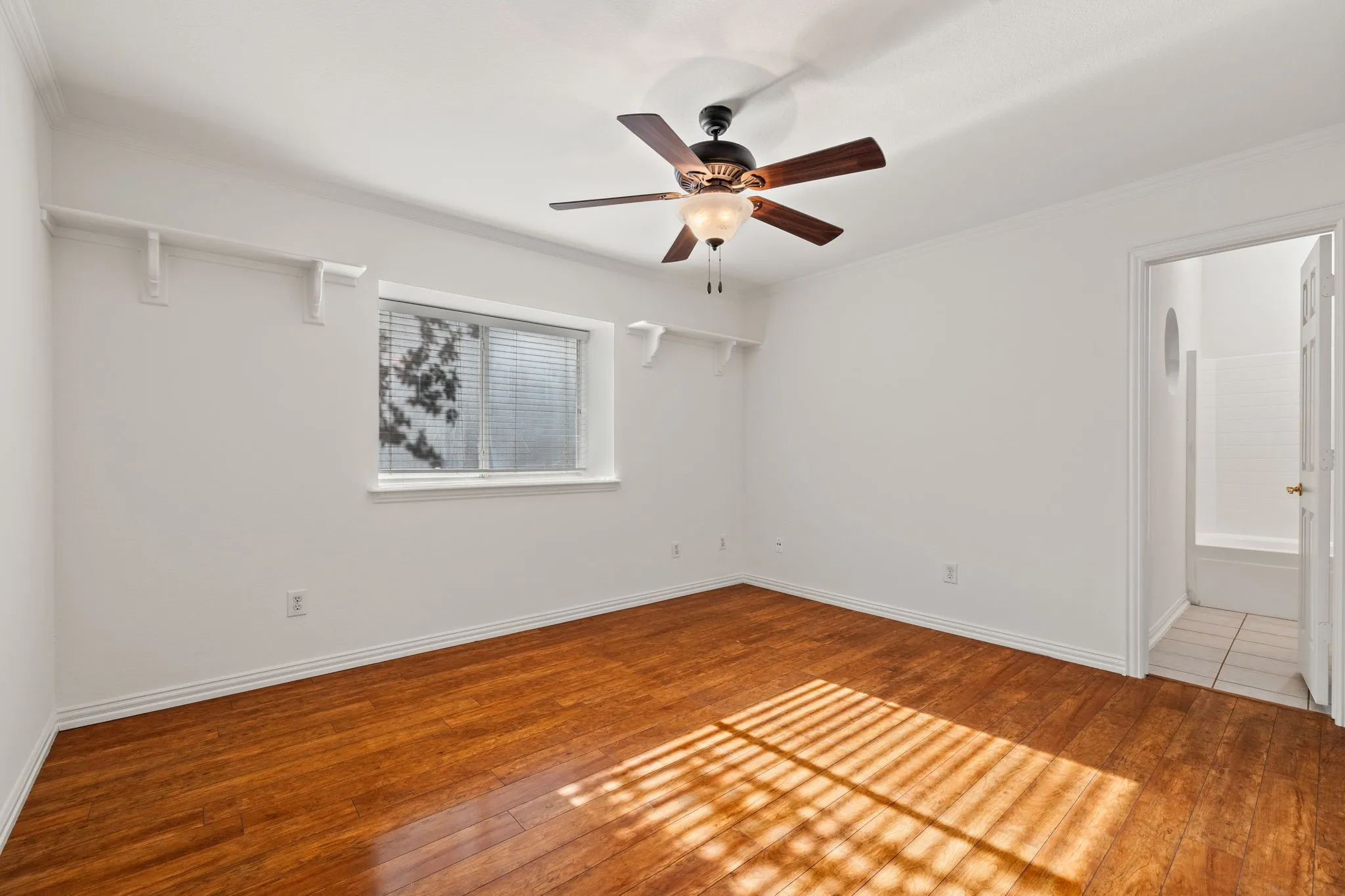 Single Family Residence For Sale in Tarrant County , 4909 Lakewood Drive, Colleyville, Texas 76034, 4 Bedroom, 3 Bathroom, 2 Garage spaces, 3,276 Sqft, built in 1998, mls#21346587, Real Estate Agent in Colleyville, Homes For Sale in Tarrant county, Homes For Sale in Colleyville, Realtor in Colleyville Texas, Real Estate Brokerage Independent Realty Texas, Luminita Cordes Realtor