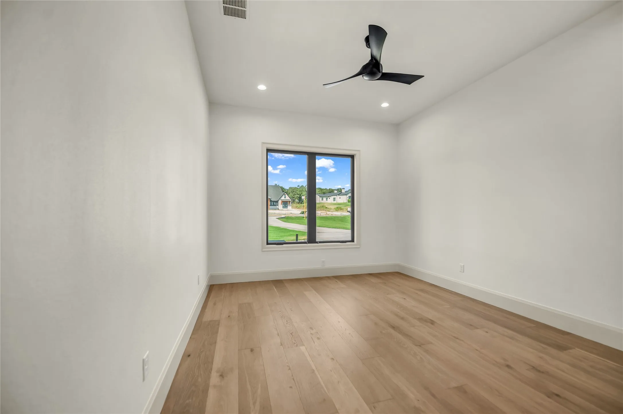 Single Family Residence For Sale in Parker County , 520 Royal Santana Run, Weatherford, Texas 76087, 5 Bedroom, 6 Bathroom, 3 Garage spaces, 4,803 Sqft, built in 2026, mls#21345919, Real Estate Agent in Weatherford, Homes For Sale in Parker county, Homes For Sale in Weatherford, Realtor in Weatherford Texas, Real Estate Brokerage Independent Realty Texas, Luminita Cordes Realtor