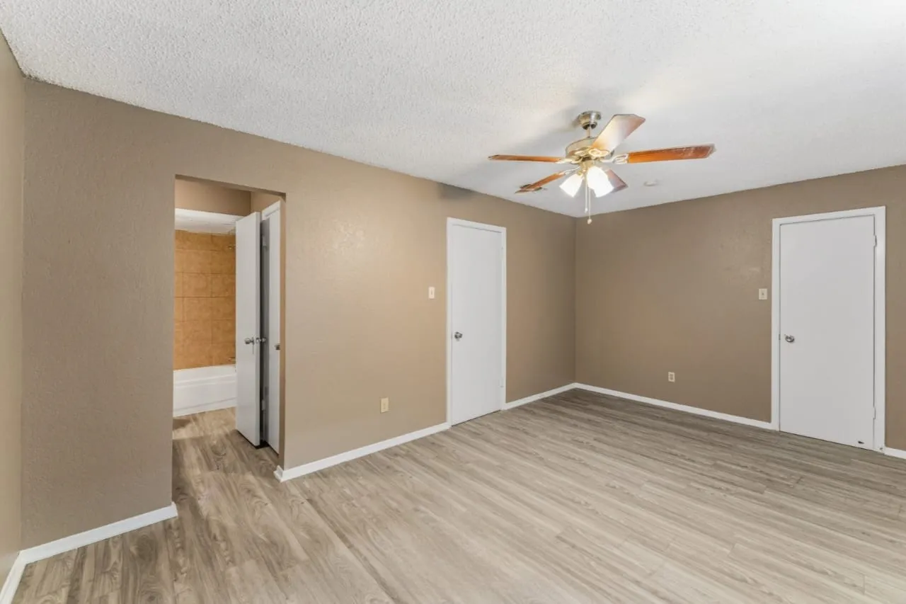 Duplex For Rent in Tarrant County , 1809 San Rafael Street, Fort Worth, Texas 76134, 2 Bedroom, 1 Bathroom, 1 Garage spaces, 1,088 Sqft, built in 1985, mls#21346334, Real Estate Agent in Fort Worth, Homes For Rent in Tarrant county, Homes For Rent in Fort Worth, Realtor in Fort Worth Texas, Real Estate Brokerage Independent Realty Texas, Luminita Cordes Realtor