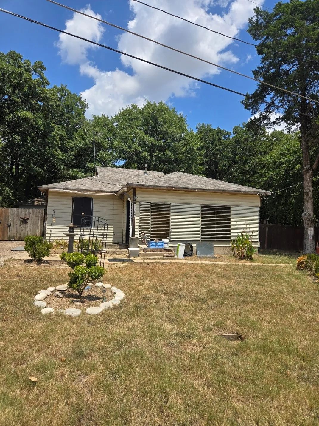 Single Family Residence For Sale in Dallas County , 8409 Kingsfield Road, Dallas, Texas 75217, 2 Bedroom, 1 Bathroom, 1 Garage spaces, 1,104 Sqft, built in 1949, mls#21346312, Real Estate Agent in Dallas, Homes For Sale in Dallas county, Homes For Sale in Dallas, Realtor in Dallas Texas, Real Estate Brokerage Independent Realty Texas, Luminita Cordes Realtor