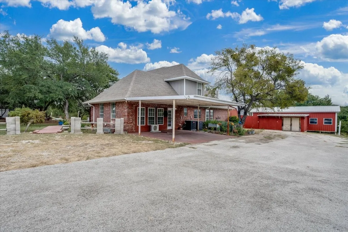 Single Family Residence For Sale in Tarrant County , 9500 Boat Club Road, Fort Worth, Texas 76179, 4 Bedroom, 5 Bathroom, Garage spaces, 3,567 Sqft, built in 1992, mls#21342046, Real Estate Agent in Fort Worth, Homes For Sale in Tarrant county, Homes For Sale in Fort Worth, Realtor in Fort Worth Texas, Real Estate Brokerage Independent Realty Texas, Luminita Cordes Realtor