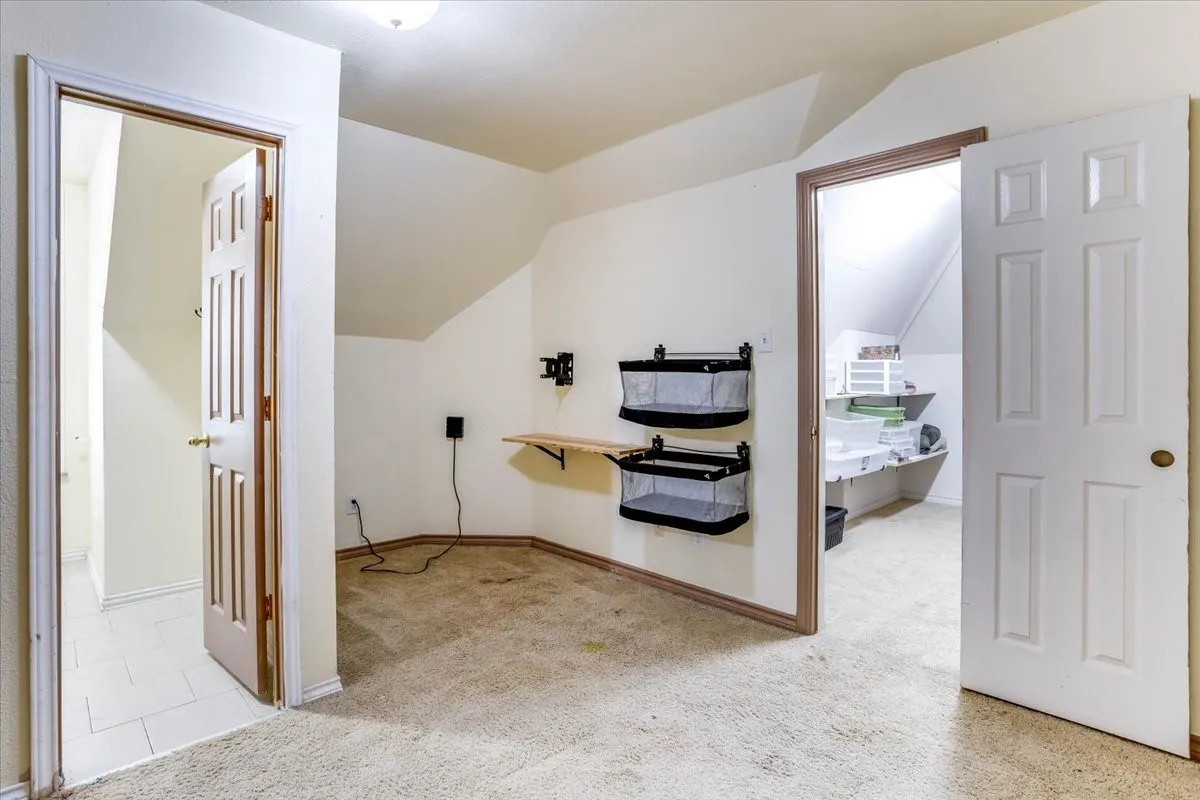 Single Family Residence For Sale in Tarrant County , 9500 Boat Club Road, Fort Worth, Texas 76179, 4 Bedroom, 5 Bathroom, Garage spaces, 3,567 Sqft, built in 1992, mls#21342046, Real Estate Agent in Fort Worth, Homes For Sale in Tarrant county, Homes For Sale in Fort Worth, Realtor in Fort Worth Texas, Real Estate Brokerage Independent Realty Texas, Luminita Cordes Realtor