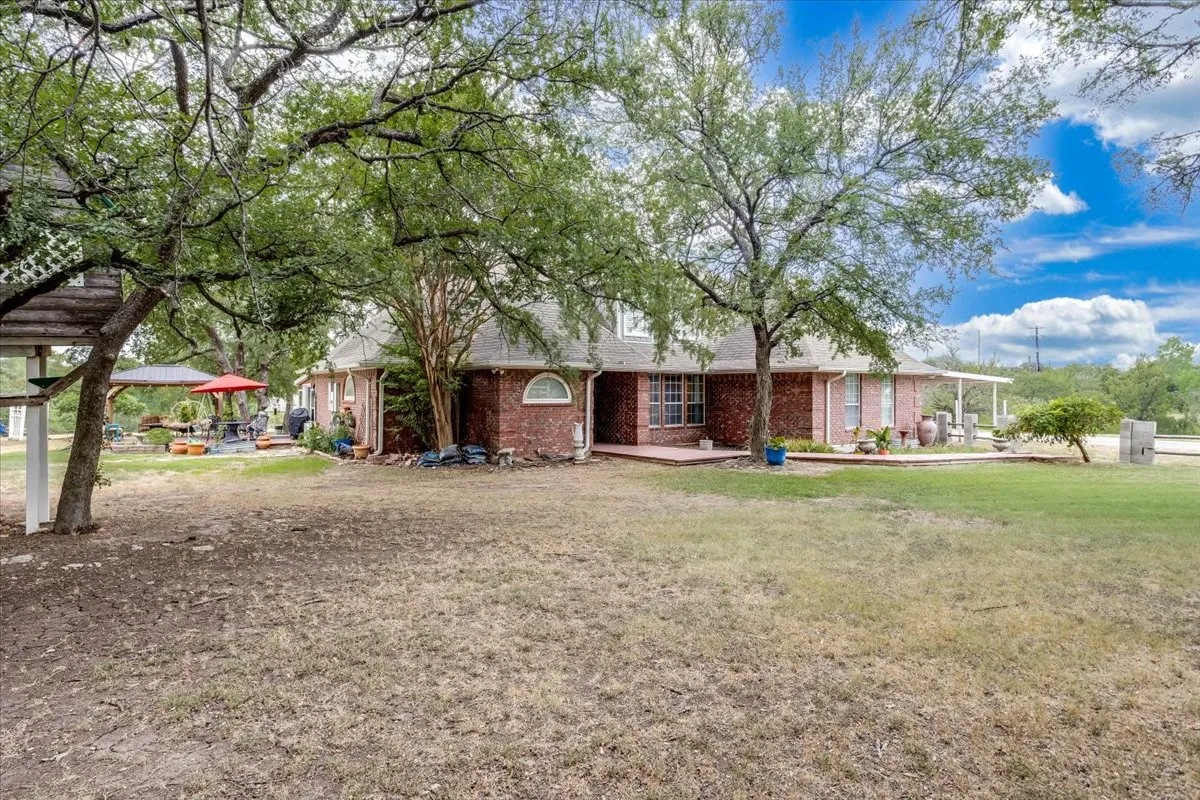 Single Family Residence For Sale in Tarrant County , 9500 Boat Club Road, Fort Worth, Texas 76179, 4 Bedroom, 5 Bathroom, Garage spaces, 3,567 Sqft, built in 1992, mls#21342046, Real Estate Agent in Fort Worth, Homes For Sale in Tarrant county, Homes For Sale in Fort Worth, Realtor in Fort Worth Texas, Real Estate Brokerage Independent Realty Texas, Luminita Cordes Realtor
