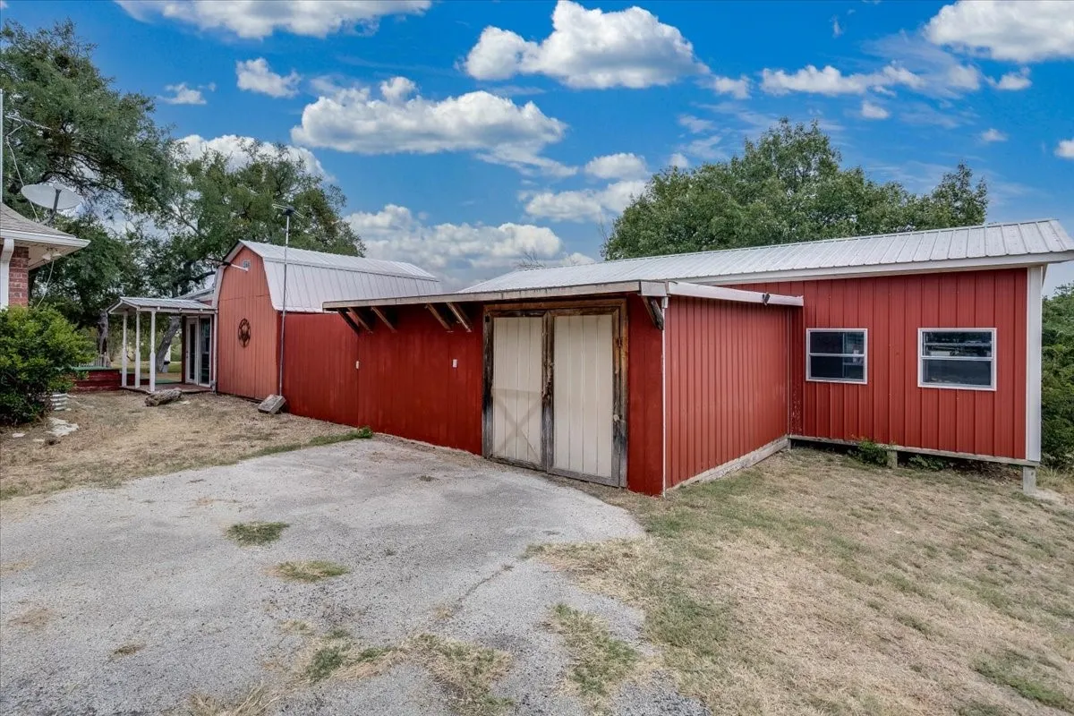 Single Family Residence For Sale in Tarrant County , 9500 Boat Club Road, Fort Worth, Texas 76179, 4 Bedroom, 5 Bathroom, Garage spaces, 3,567 Sqft, built in 1992, mls#21342046, Real Estate Agent in Fort Worth, Homes For Sale in Tarrant county, Homes For Sale in Fort Worth, Realtor in Fort Worth Texas, Real Estate Brokerage Independent Realty Texas, Luminita Cordes Realtor