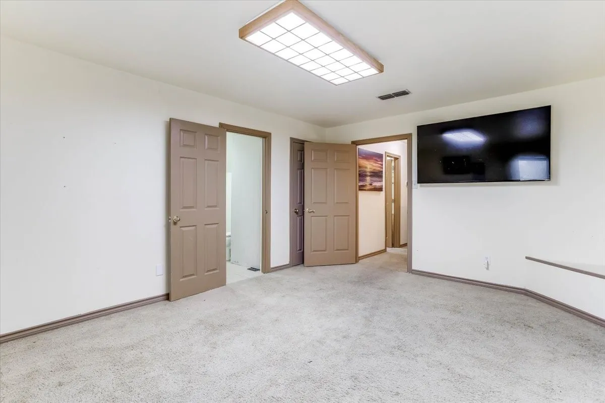 Single Family Residence For Sale in Tarrant County , 9500 Boat Club Road, Fort Worth, Texas 76179, 4 Bedroom, 5 Bathroom, Garage spaces, 3,567 Sqft, built in 1992, mls#21342046, Real Estate Agent in Fort Worth, Homes For Sale in Tarrant county, Homes For Sale in Fort Worth, Realtor in Fort Worth Texas, Real Estate Brokerage Independent Realty Texas, Luminita Cordes Realtor