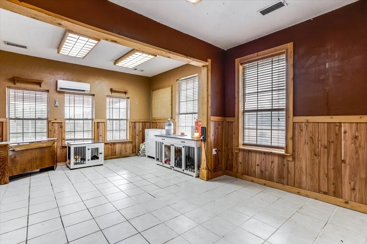 Single Family Residence For Sale in Tarrant County , 9500 Boat Club Road, Fort Worth, Texas 76179, 4 Bedroom, 5 Bathroom, Garage spaces, 3,567 Sqft, built in 1992, mls#21342046, Real Estate Agent in Fort Worth, Homes For Sale in Tarrant county, Homes For Sale in Fort Worth, Realtor in Fort Worth Texas, Real Estate Brokerage Independent Realty Texas, Luminita Cordes Realtor