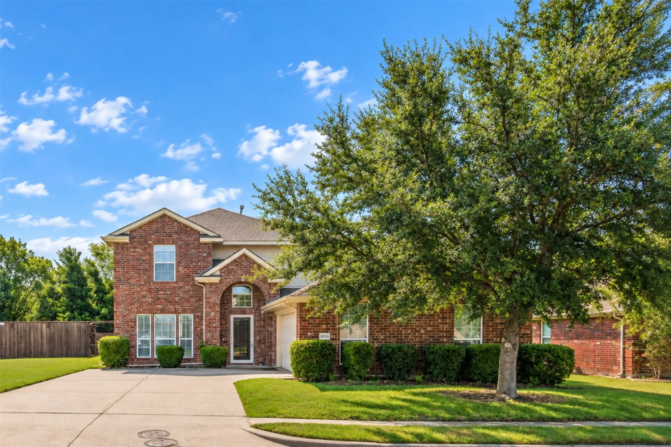 Single Family Residence For Sale in Rockwall County , 2030 Gleaner Drive, Rockwall, Texas 75032, 3 Bedroom, 3 Bathroom, 2 Garage spaces, 2,445 Sqft, built in 2005, mls#21343357, Real Estate Agent in Rockwall, Homes For Sale in Rockwall county, Homes For Sale in Rockwall, Realtor in Rockwall Texas, Real Estate Brokerage Independent Realty Texas, Luminita Cordes Realtor
