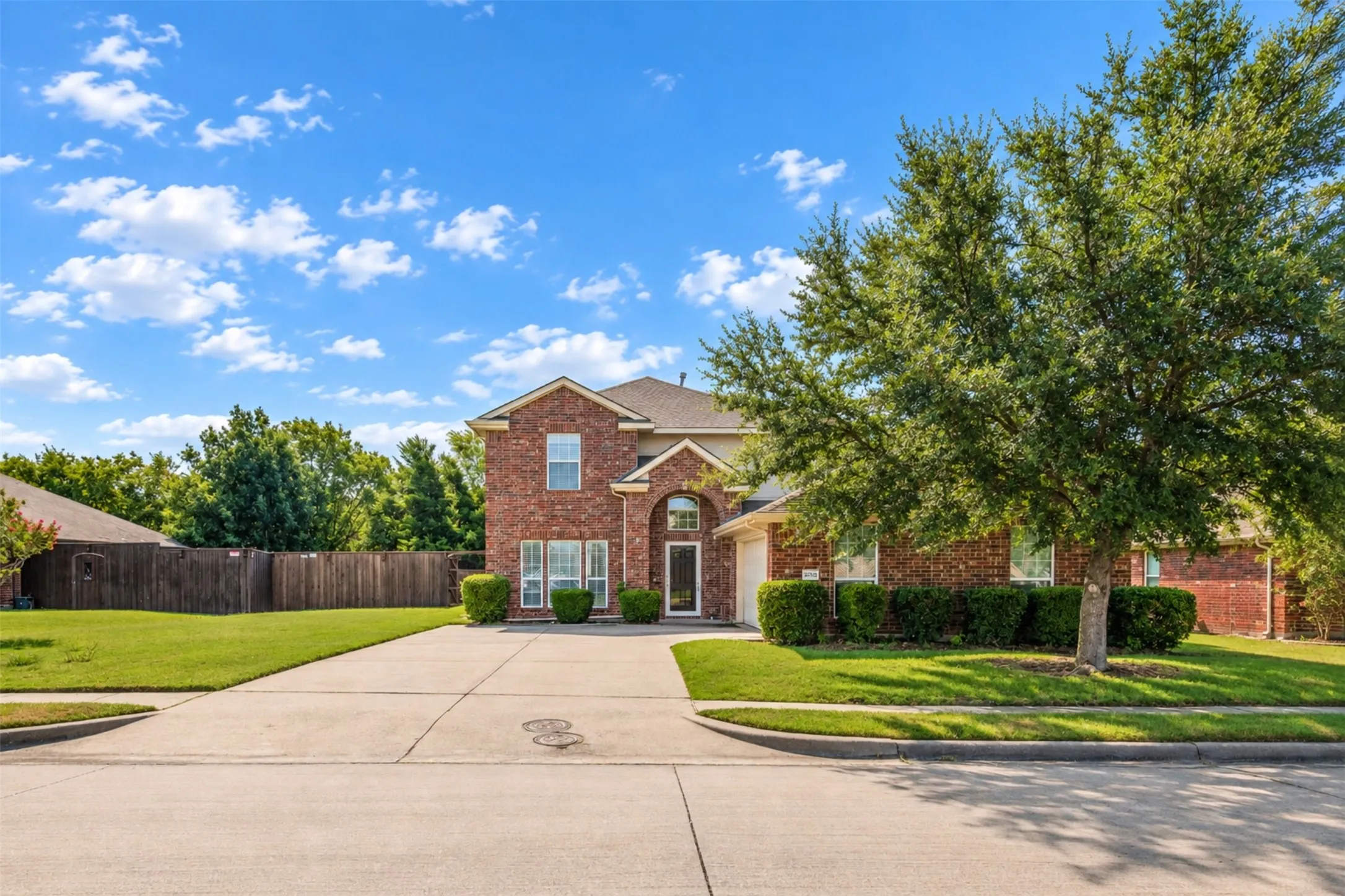 Single Family Residence For Sale in Rockwall County , 2030 Gleaner Drive, Rockwall, Texas 75032, 3 Bedroom, 3 Bathroom, 2 Garage spaces, 2,445 Sqft, built in 2005, mls#21343357, Real Estate Agent in Rockwall, Homes For Sale in Rockwall county, Homes For Sale in Rockwall, Realtor in Rockwall Texas, Real Estate Brokerage Independent Realty Texas, Luminita Cordes Realtor