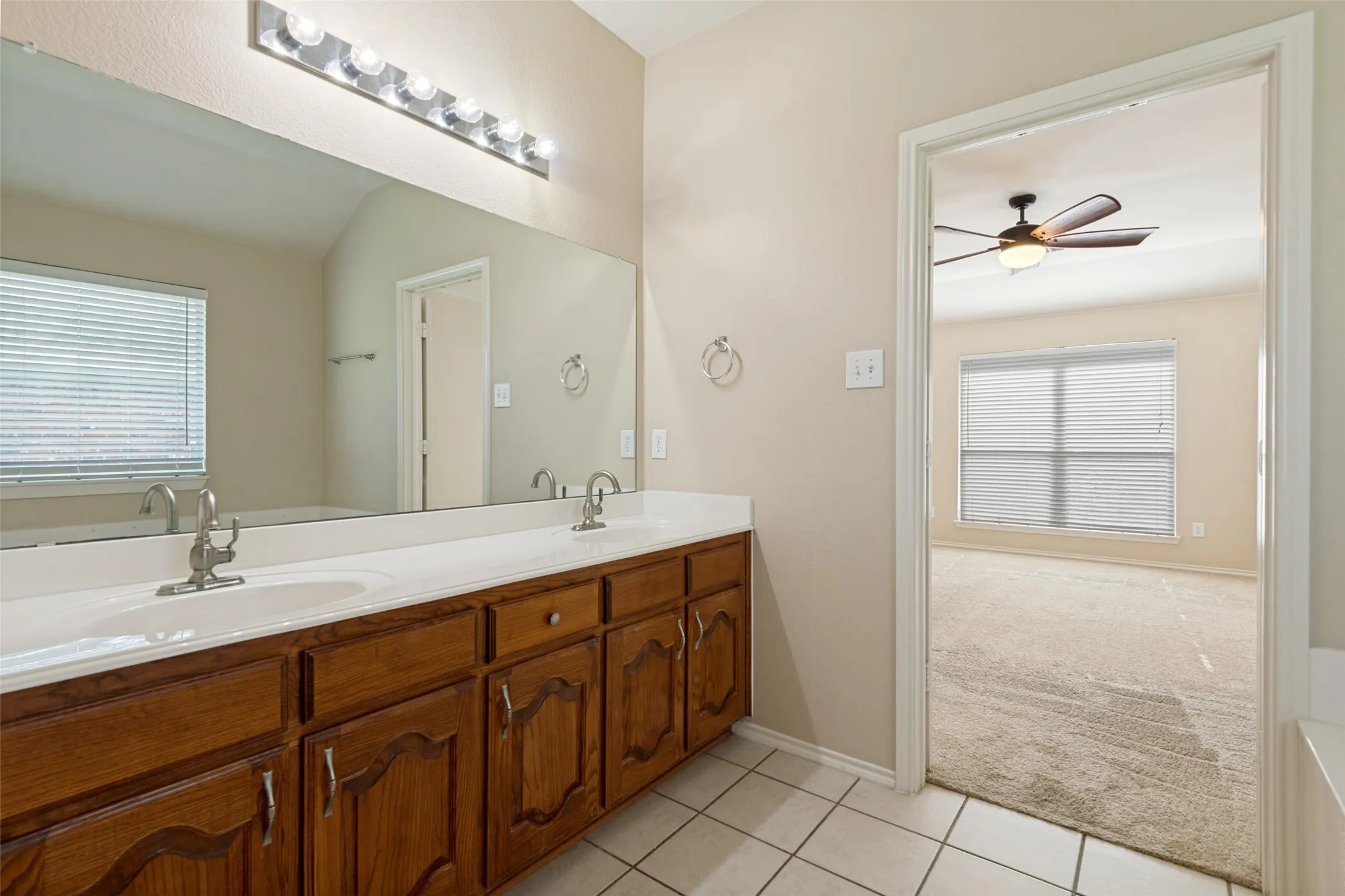 Single Family Residence For Sale in Rockwall County , 2030 Gleaner Drive, Rockwall, Texas 75032, 3 Bedroom, 3 Bathroom, 2 Garage spaces, 2,445 Sqft, built in 2005, mls#21343357, Real Estate Agent in Rockwall, Homes For Sale in Rockwall county, Homes For Sale in Rockwall, Realtor in Rockwall Texas, Real Estate Brokerage Independent Realty Texas, Luminita Cordes Realtor