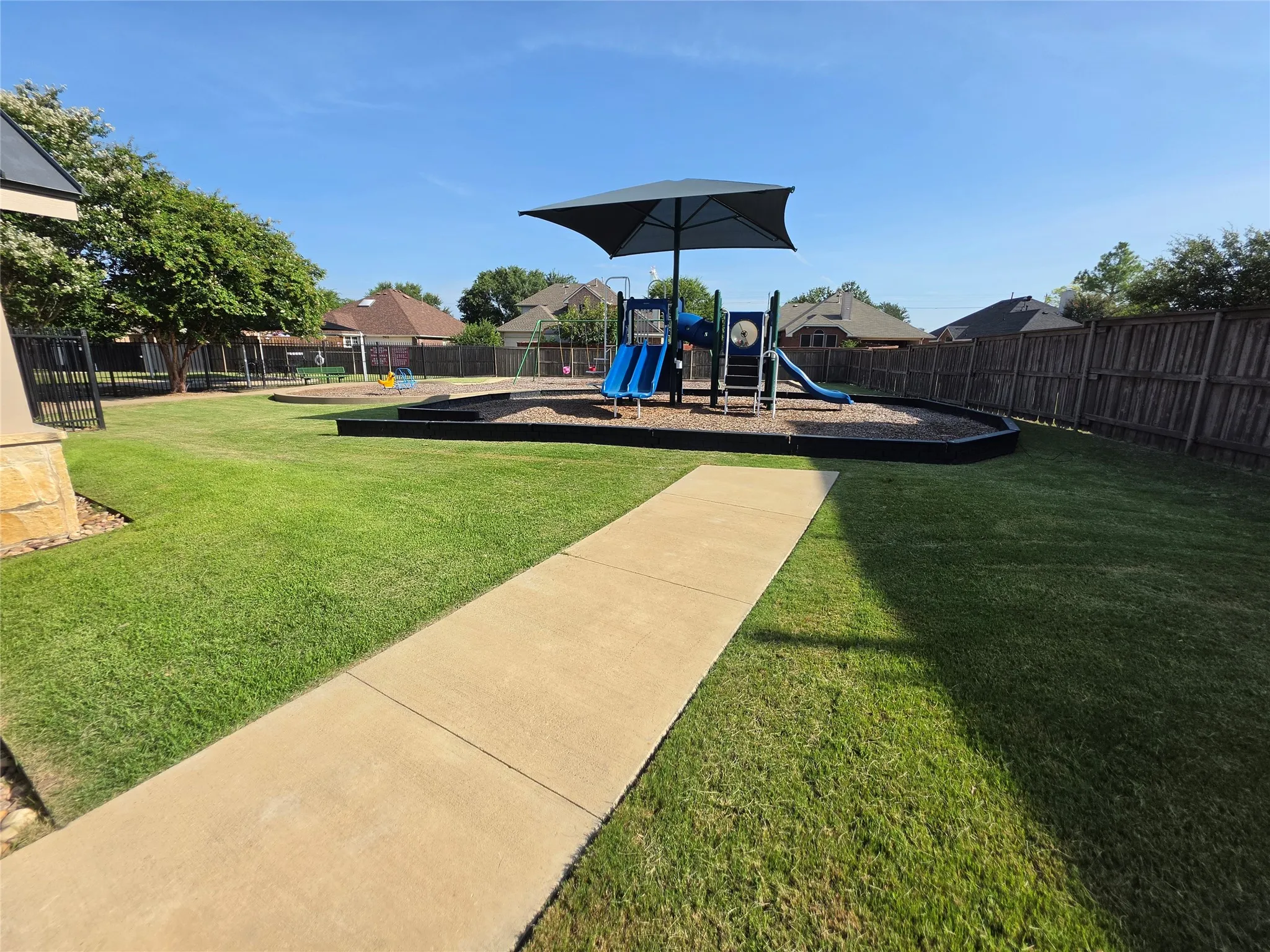 Single Family Residence For Sale in Rockwall County , 2030 Gleaner Drive, Rockwall, Texas 75032, 3 Bedroom, 3 Bathroom, 2 Garage spaces, 2,445 Sqft, built in 2005, mls#21343357, Real Estate Agent in Rockwall, Homes For Sale in Rockwall county, Homes For Sale in Rockwall, Realtor in Rockwall Texas, Real Estate Brokerage Independent Realty Texas, Luminita Cordes Realtor