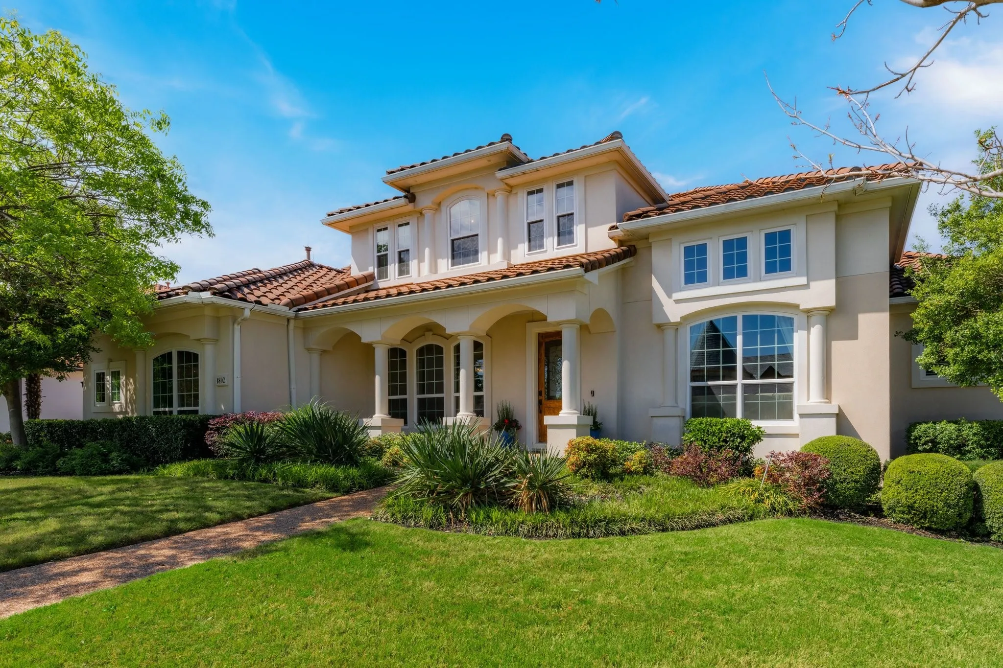 Single Family Residence For Sale in Dallas County , 1802 Driskill Drive, Irving, Texas 75038, 5 Bedroom, 5 Bathroom, 3 Garage spaces, 4,512 Sqft, built in 2002, mls#21346112, Real Estate Agent in Irving, Homes For Sale in Dallas county, Homes For Sale in Irving, Realtor in Irving Texas, Real Estate Brokerage Independent Realty Texas, Luminita Cordes Realtor