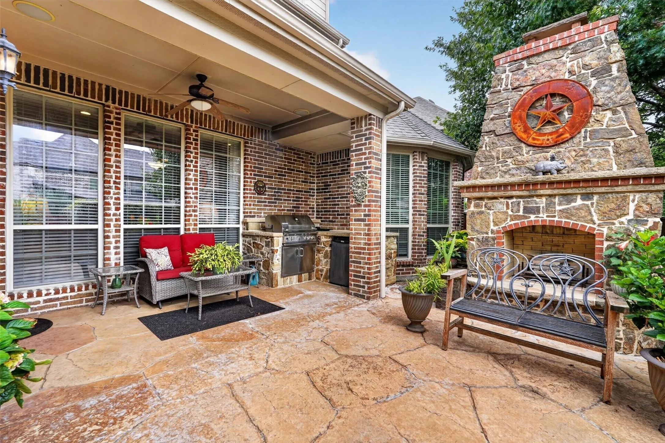 Single Family Residence For Sale in Collin County , 2340 Hedgewood Lane, Allen, Texas 75013, 5 Bedroom, 4 Bathroom, 2 Garage spaces, 3,826 Sqft, built in 2007, mls#21334518, Real Estate Agent in Allen, Homes For Sale in Collin county, Homes For Sale in Allen, Realtor in Allen Texas, Real Estate Brokerage Independent Realty Texas, Luminita Cordes Realtor