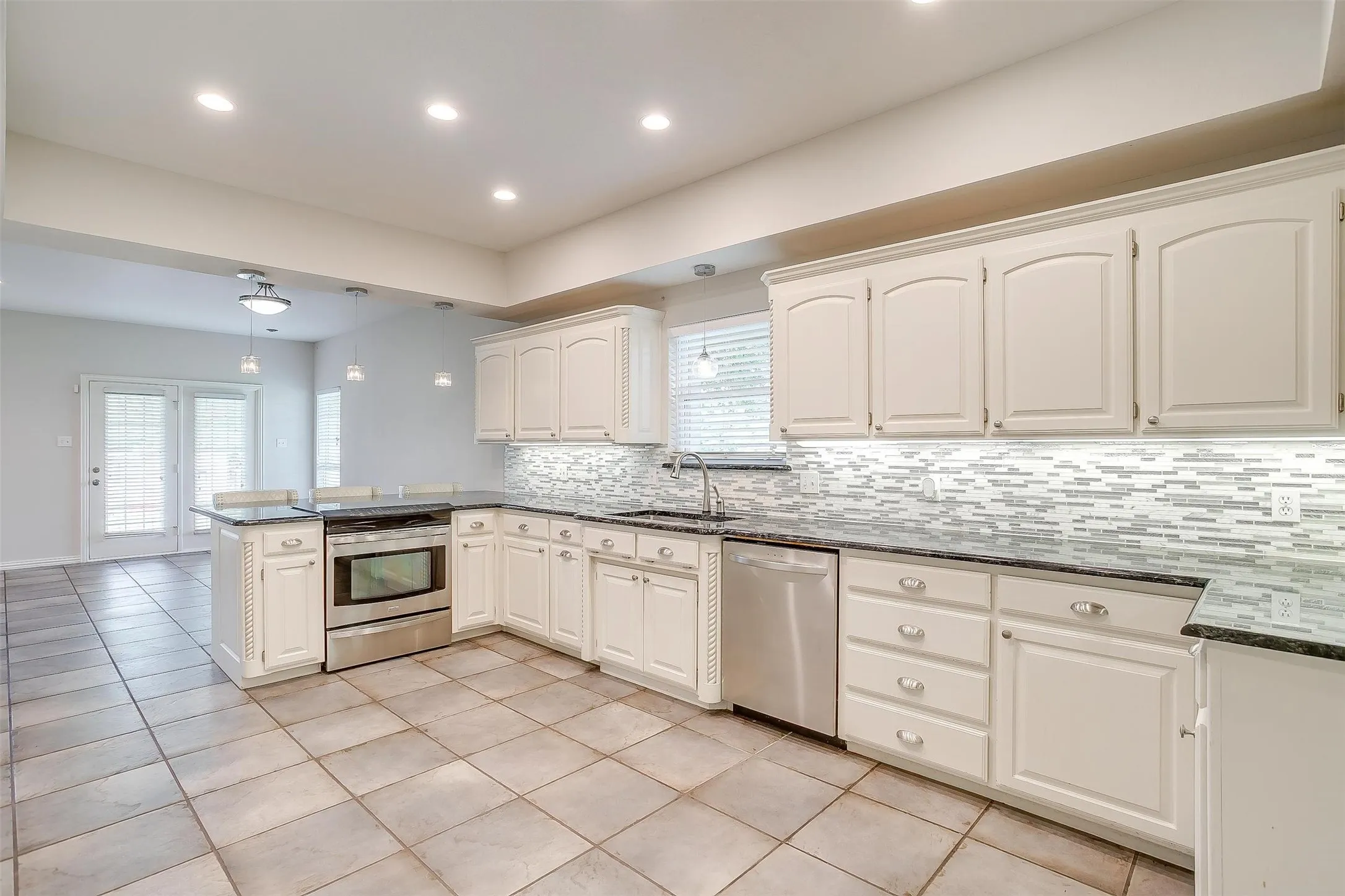 Single Family Residence For Sale in Tarrant County , 11972 Younger Court, Azle, Texas 76020, 7 Bedrooms, 3 Bathrooms, 3 Garage spaces, 4,250 Sqft, built in 1996, Price $920,000, mls#21333837, Real Estate Agent in Azle, Homes For Sale in Tarrant county, Homes For Sale in Azle, Realtor in Azle Texas, Real Estate Brokerage Independent Realty Texas, Luminita Cordes Realtor