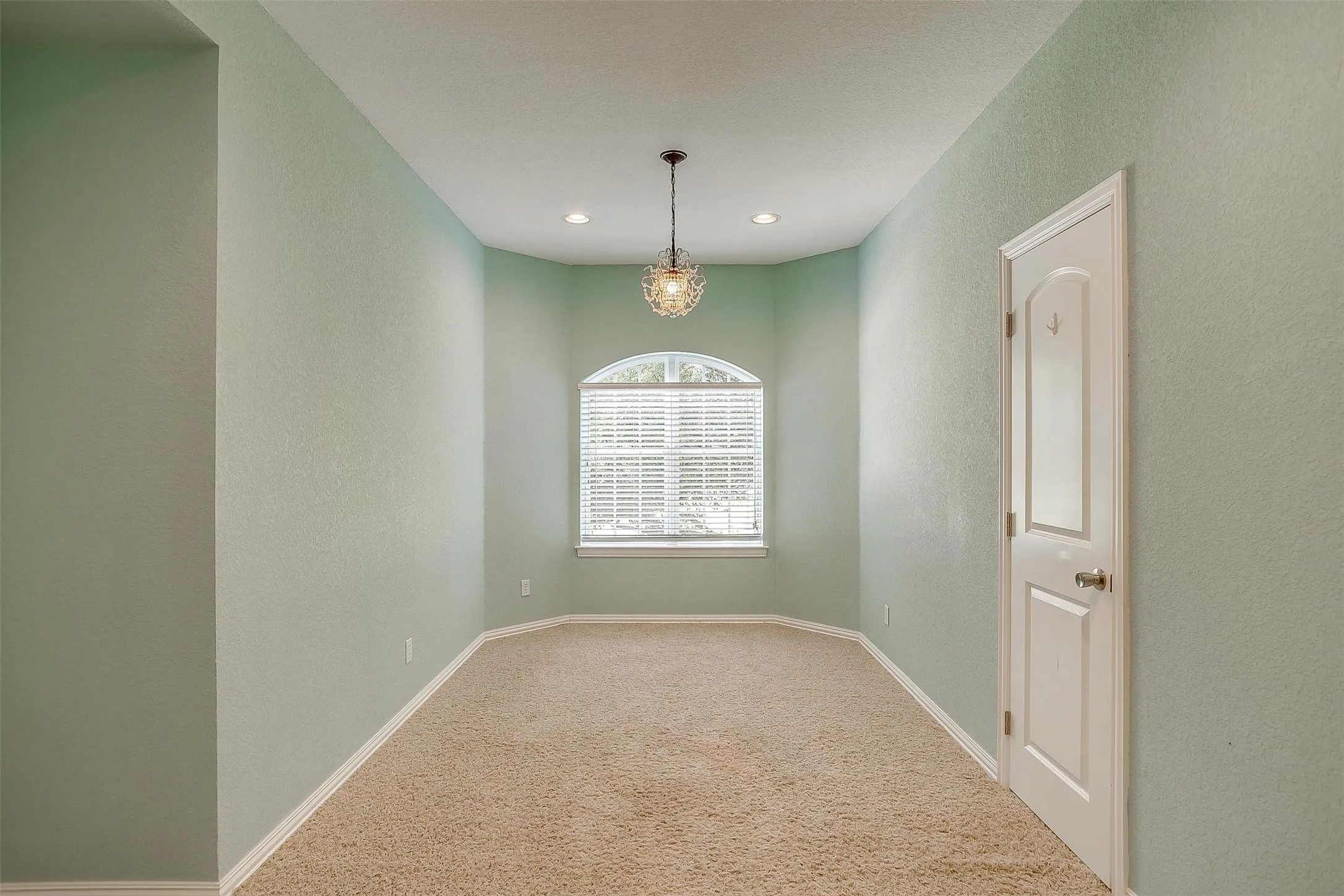 Single Family Residence For Sale in Tarrant County , 11972 Younger Court, Azle, Texas 76020, 7 Bedrooms, 3 Bathrooms, 3 Garage spaces, 4,250 Sqft, built in 1996, Price $920,000, mls#21333837, Real Estate Agent in Azle, Homes For Sale in Tarrant county, Homes For Sale in Azle, Realtor in Azle Texas, Real Estate Brokerage Independent Realty Texas, Luminita Cordes Realtor