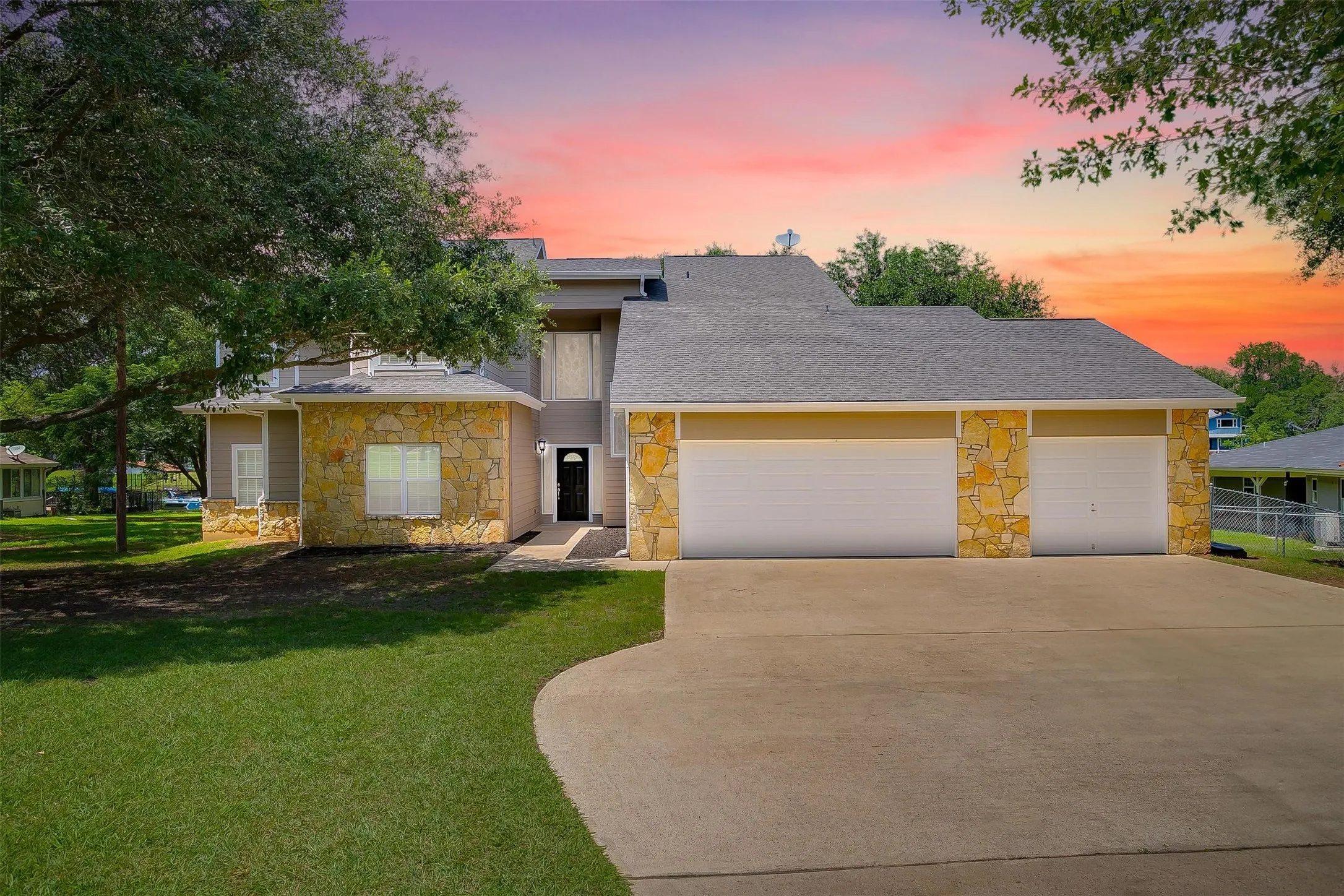 Single Family Residence For Sale in Tarrant County , 11972 Younger Court, Azle, Texas 76020, 7 Bedrooms, 3 Bathrooms, 3 Garage spaces, 4,250 Sqft, built in 1996, Price $920,000, mls#21333837, Real Estate Agent in Azle, Homes For Sale in Tarrant county, Homes For Sale in Azle, Realtor in Azle Texas, Real Estate Brokerage Independent Realty Texas, Luminita Cordes Realtor