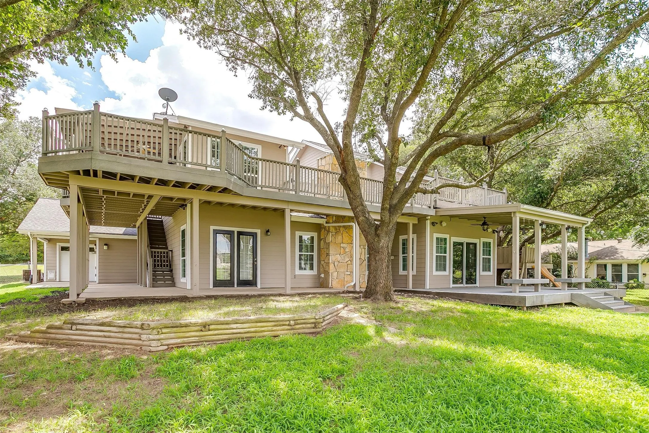 Single Family Residence For Sale in Tarrant County , 11972 Younger Court, Azle, Texas 76020, 7 Bedrooms, 3 Bathrooms, 3 Garage spaces, 4,250 Sqft, built in 1996, Price $920,000, mls#21333837, Real Estate Agent in Azle, Homes For Sale in Tarrant county, Homes For Sale in Azle, Realtor in Azle Texas, Real Estate Brokerage Independent Realty Texas, Luminita Cordes Realtor