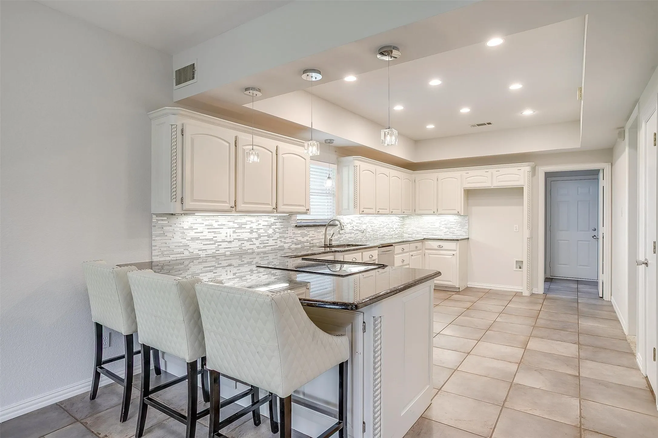 Single Family Residence For Sale in Tarrant County , 11972 Younger Court, Azle, Texas 76020, 7 Bedrooms, 3 Bathrooms, 3 Garage spaces, 4,250 Sqft, built in 1996, Price $920,000, mls#21333837, Real Estate Agent in Azle, Homes For Sale in Tarrant county, Homes For Sale in Azle, Realtor in Azle Texas, Real Estate Brokerage Independent Realty Texas, Luminita Cordes Realtor
