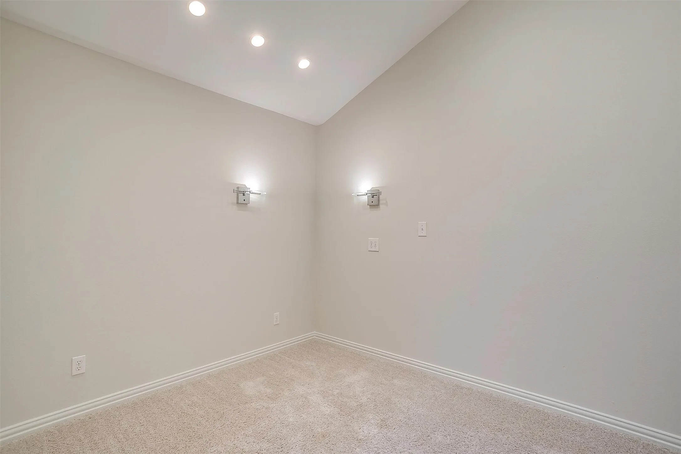 Single Family Residence For Sale in Tarrant County , 11972 Younger Court, Azle, Texas 76020, 7 Bedrooms, 3 Bathrooms, 3 Garage spaces, 4,250 Sqft, built in 1996, Price $920,000, mls#21333837, Real Estate Agent in Azle, Homes For Sale in Tarrant county, Homes For Sale in Azle, Realtor in Azle Texas, Real Estate Brokerage Independent Realty Texas, Luminita Cordes Realtor
