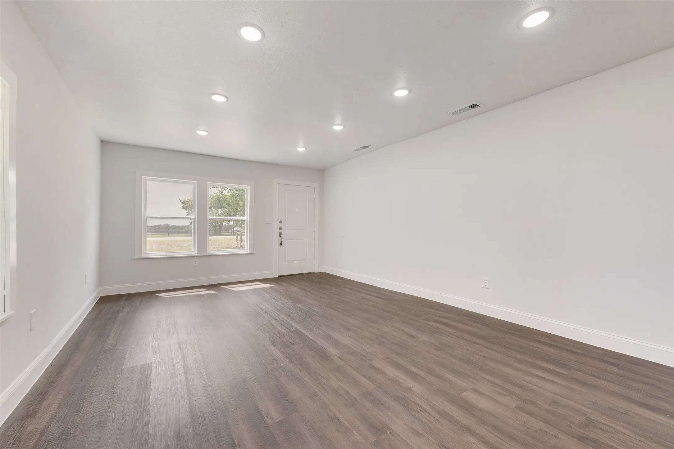 Single Family Residence For Sale in Hunt County , 8041 County Road 2584, Royse City, Texas 75189, 3 Bedroom, 2 Bathroom, Garage spaces, 1,240 Sqft, built in 1958, mls#21346610, Real Estate Agent in Royse City, Homes For Sale in Hunt county, Homes For Sale in Royse City, Realtor in Royse City Texas, Real Estate Brokerage Independent Realty Texas, Luminita Cordes Realtor