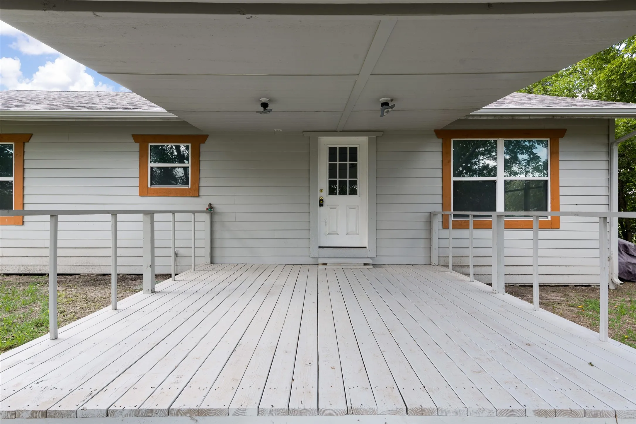 Single Family Residence For Sale in Hunt County , 8041 County Road 2584, Royse City, Texas 75189, 3 Bedroom, 2 Bathroom, Garage spaces, 1,240 Sqft, built in 1958, mls#21346610, Real Estate Agent in Royse City, Homes For Sale in Hunt county, Homes For Sale in Royse City, Realtor in Royse City Texas, Real Estate Brokerage Independent Realty Texas, Luminita Cordes Realtor