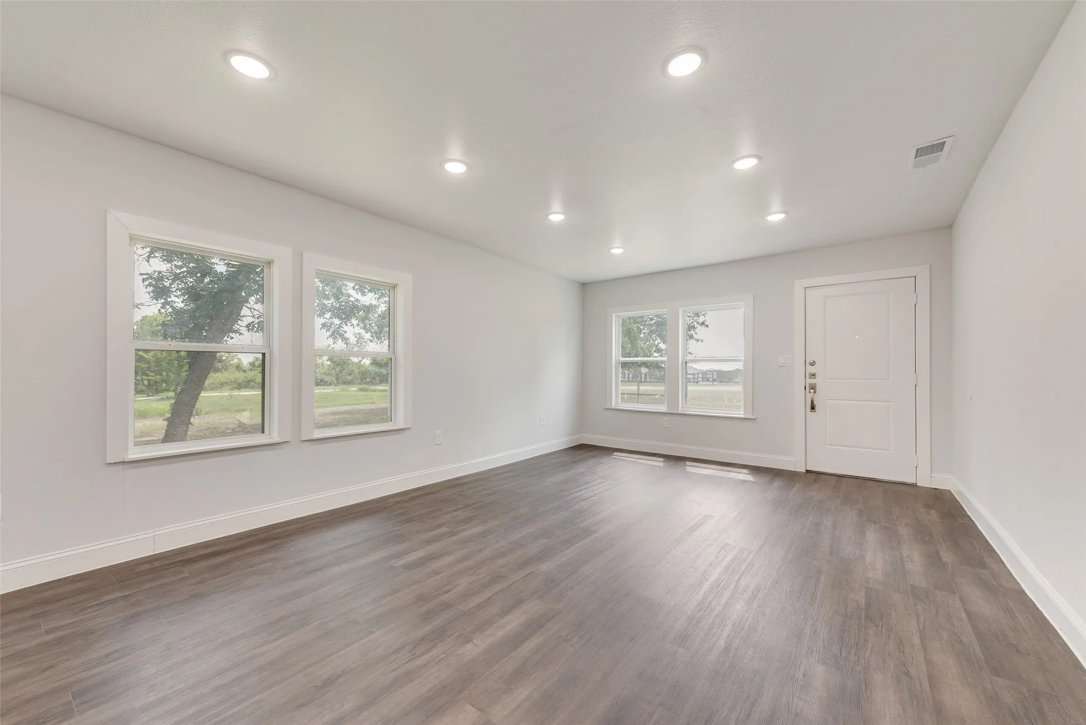 Single Family Residence For Sale in Hunt County , 8041 County Road 2584, Royse City, Texas 75189, 3 Bedroom, 2 Bathroom, Garage spaces, 1,240 Sqft, built in 1958, mls#21346610, Real Estate Agent in Royse City, Homes For Sale in Hunt county, Homes For Sale in Royse City, Realtor in Royse City Texas, Real Estate Brokerage Independent Realty Texas, Luminita Cordes Realtor