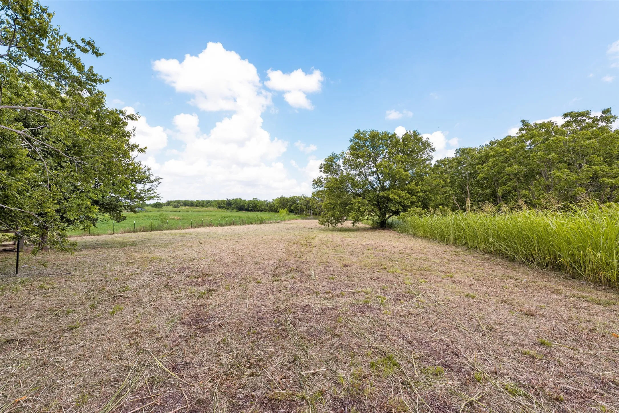Single Family Residence For Sale in Hunt County , 8041 County Road 2584, Royse City, Texas 75189, 3 Bedroom, 2 Bathroom, Garage spaces, 1,240 Sqft, built in 1958, mls#21346610, Real Estate Agent in Royse City, Homes For Sale in Hunt county, Homes For Sale in Royse City, Realtor in Royse City Texas, Real Estate Brokerage Independent Realty Texas, Luminita Cordes Realtor