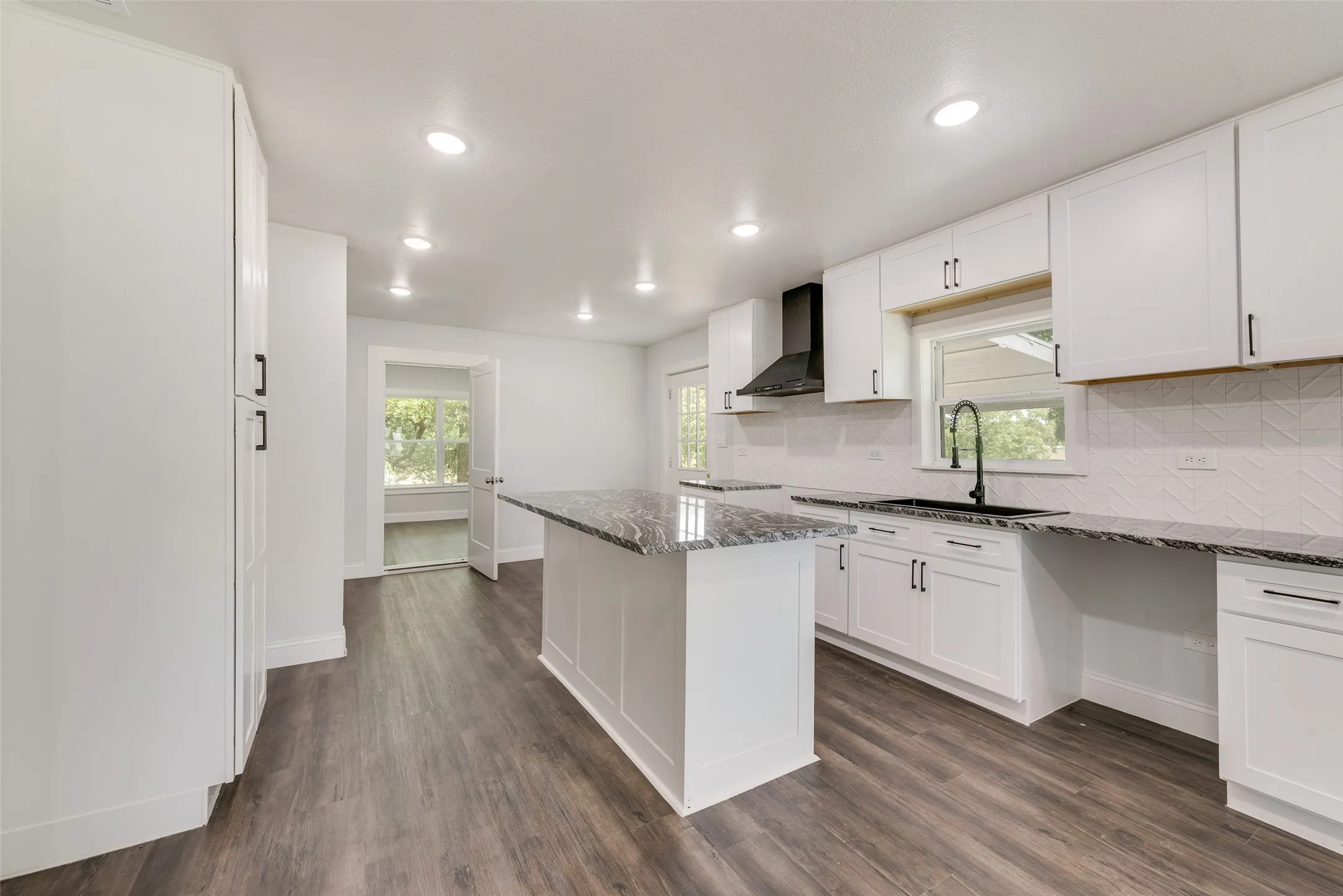 Single Family Residence For Sale in Hunt County , 8041 County Road 2584, Royse City, Texas 75189, 3 Bedroom, 2 Bathroom, Garage spaces, 1,240 Sqft, built in 1958, mls#21346610, Real Estate Agent in Royse City, Homes For Sale in Hunt county, Homes For Sale in Royse City, Realtor in Royse City Texas, Real Estate Brokerage Independent Realty Texas, Luminita Cordes Realtor
