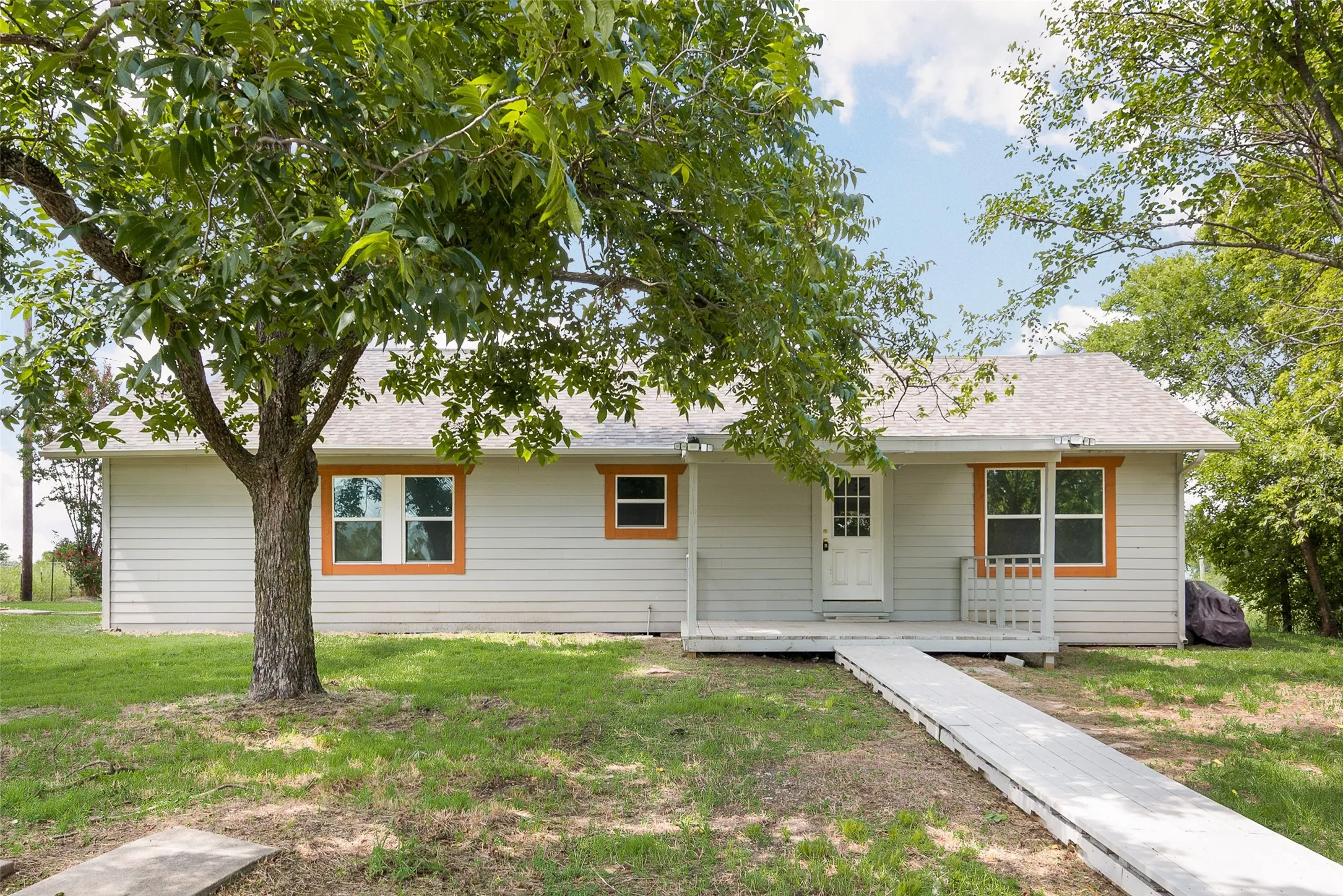 Single Family Residence For Sale in Hunt County , 8041 County Road 2584, Royse City, Texas 75189, 3 Bedroom, 2 Bathroom, Garage spaces, 1,240 Sqft, built in 1958, mls#21346610, Real Estate Agent in Royse City, Homes For Sale in Hunt county, Homes For Sale in Royse City, Realtor in Royse City Texas, Real Estate Brokerage Independent Realty Texas, Luminita Cordes Realtor