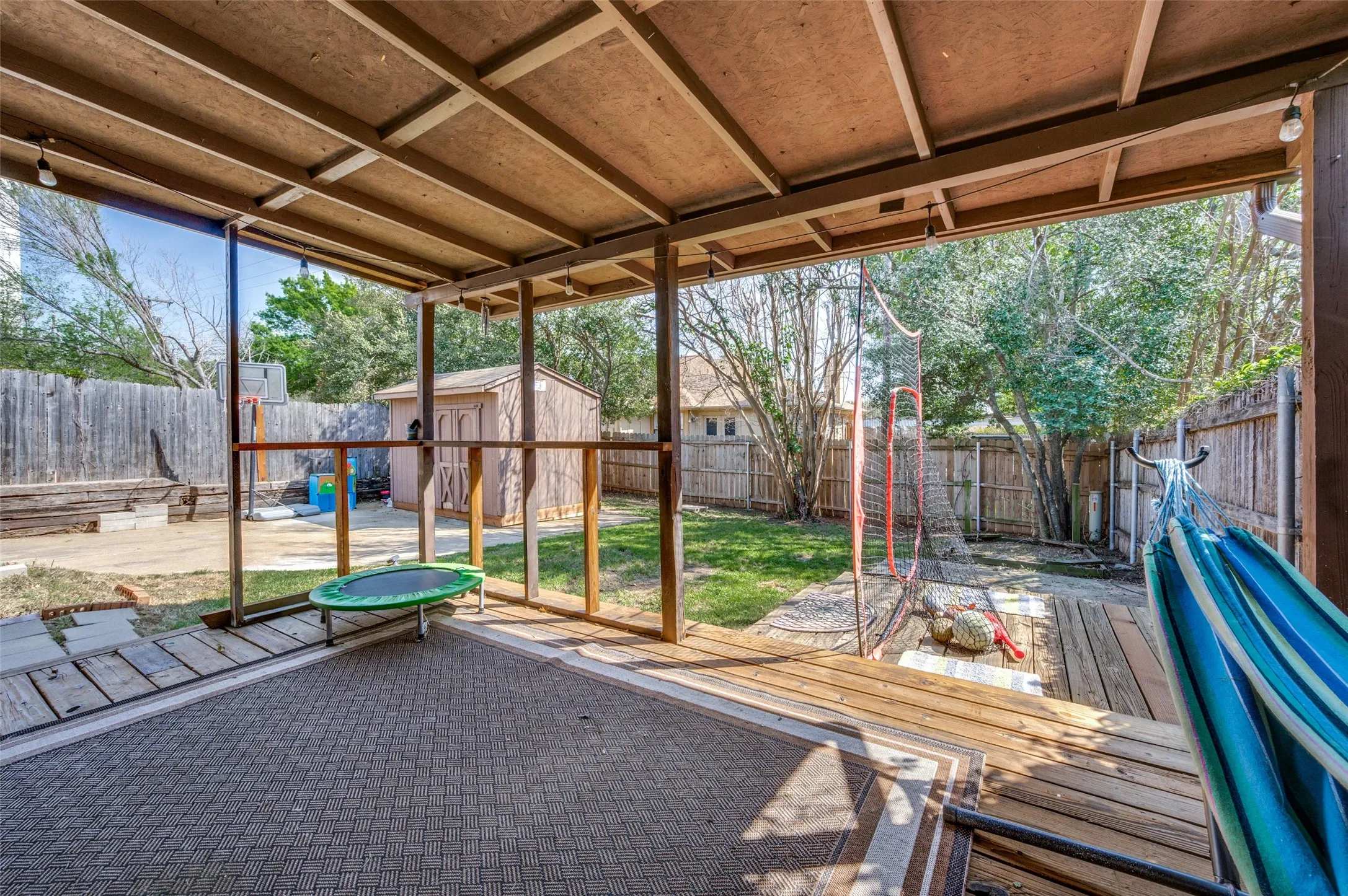 Single Family Residence For Sale in Tarrant County , 109 Hickory Springs Drive, Euless, Texas 76039, 3 Bedroom, 2 Bathroom, Garage spaces, 1,294 Sqft, built in 1983, mls#21346609, Real Estate Agent in Euless, Homes For Sale in Tarrant county, Homes For Sale in Euless, Realtor in Euless Texas, Real Estate Brokerage Independent Realty Texas, Luminita Cordes Realtor