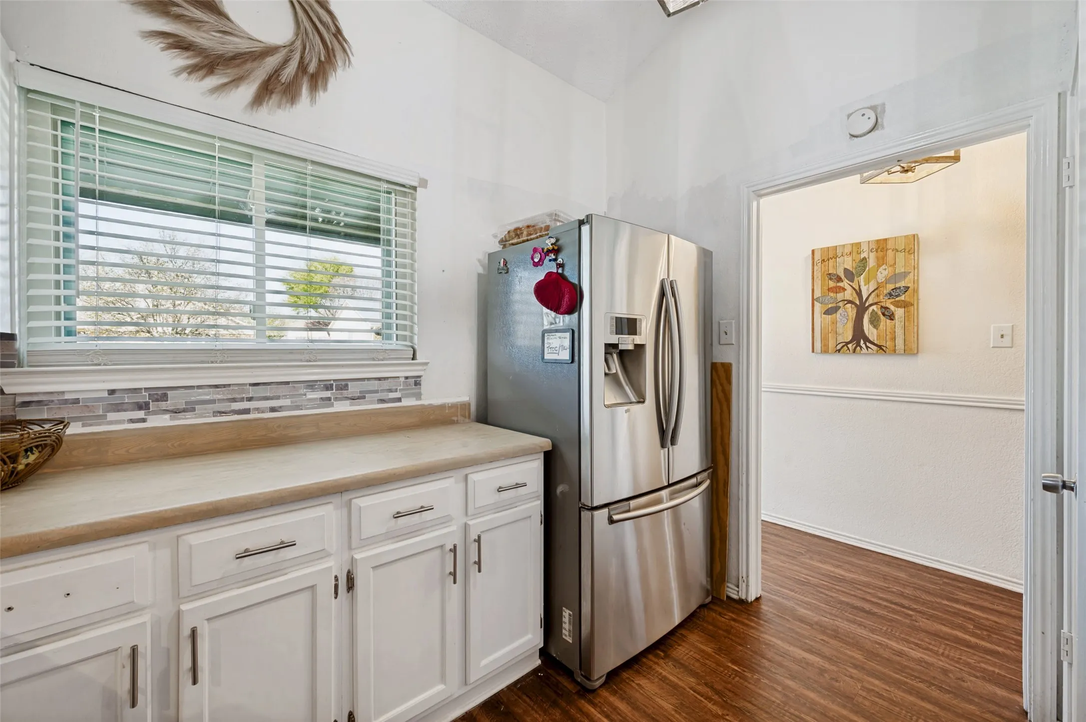 Single Family Residence For Sale in Tarrant County , 109 Hickory Springs Drive, Euless, Texas 76039, 3 Bedroom, 2 Bathroom, Garage spaces, 1,294 Sqft, built in 1983, mls#21346609, Real Estate Agent in Euless, Homes For Sale in Tarrant county, Homes For Sale in Euless, Realtor in Euless Texas, Real Estate Brokerage Independent Realty Texas, Luminita Cordes Realtor