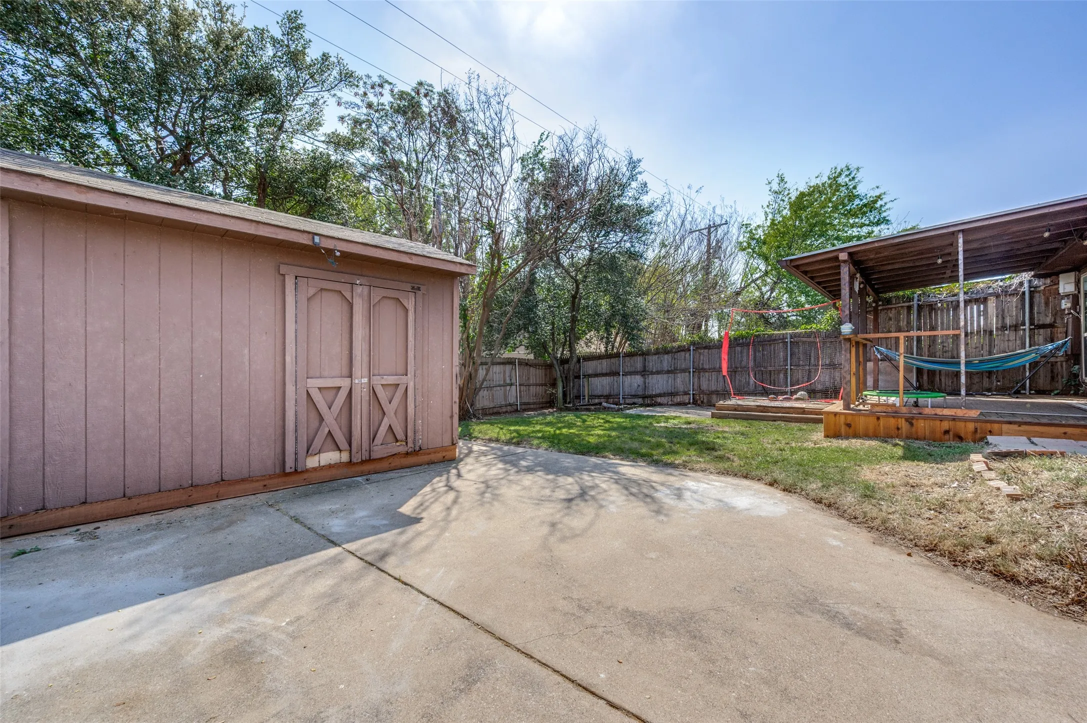 Single Family Residence For Sale in Tarrant County , 109 Hickory Springs Drive, Euless, Texas 76039, 3 Bedroom, 2 Bathroom, Garage spaces, 1,294 Sqft, built in 1983, mls#21346609, Real Estate Agent in Euless, Homes For Sale in Tarrant county, Homes For Sale in Euless, Realtor in Euless Texas, Real Estate Brokerage Independent Realty Texas, Luminita Cordes Realtor