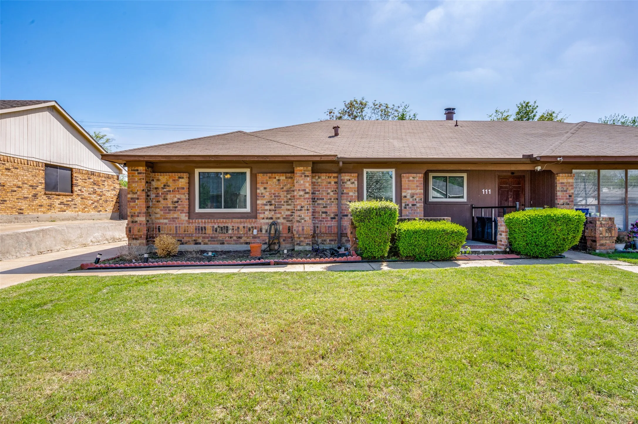 Single Family Residence For Sale in Tarrant County , 109 Hickory Springs Drive, Euless, Texas 76039, 3 Bedroom, 2 Bathroom, Garage spaces, 1,294 Sqft, built in 1983, mls#21346609, Real Estate Agent in Euless, Homes For Sale in Tarrant county, Homes For Sale in Euless, Realtor in Euless Texas, Real Estate Brokerage Independent Realty Texas, Luminita Cordes Realtor