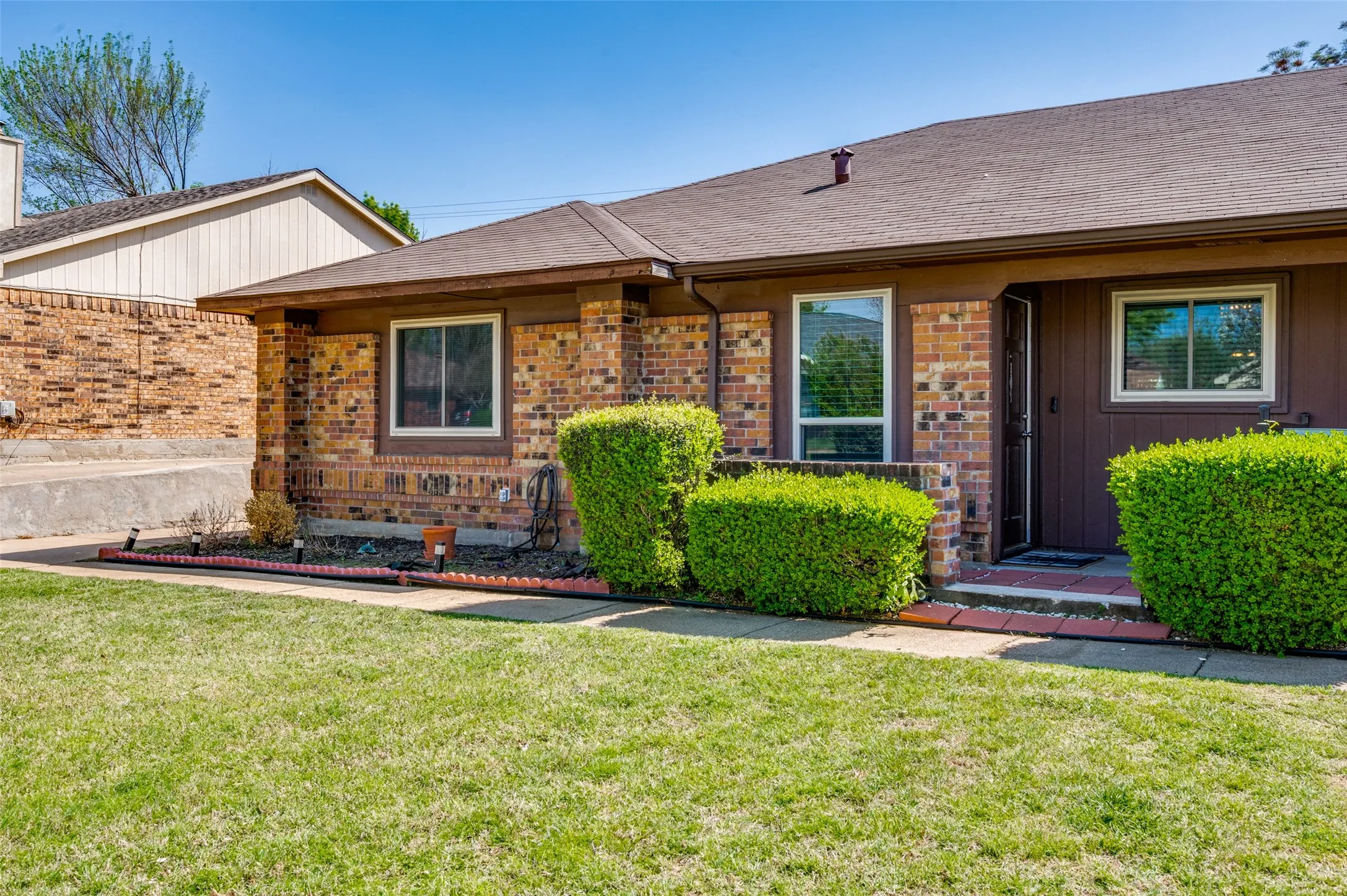 Single Family Residence For Sale in Tarrant County , 109 Hickory Springs Drive, Euless, Texas 76039, 3 Bedroom, 2 Bathroom, Garage spaces, 1,294 Sqft, built in 1983, mls#21346609, Real Estate Agent in Euless, Homes For Sale in Tarrant county, Homes For Sale in Euless, Realtor in Euless Texas, Real Estate Brokerage Independent Realty Texas, Luminita Cordes Realtor
