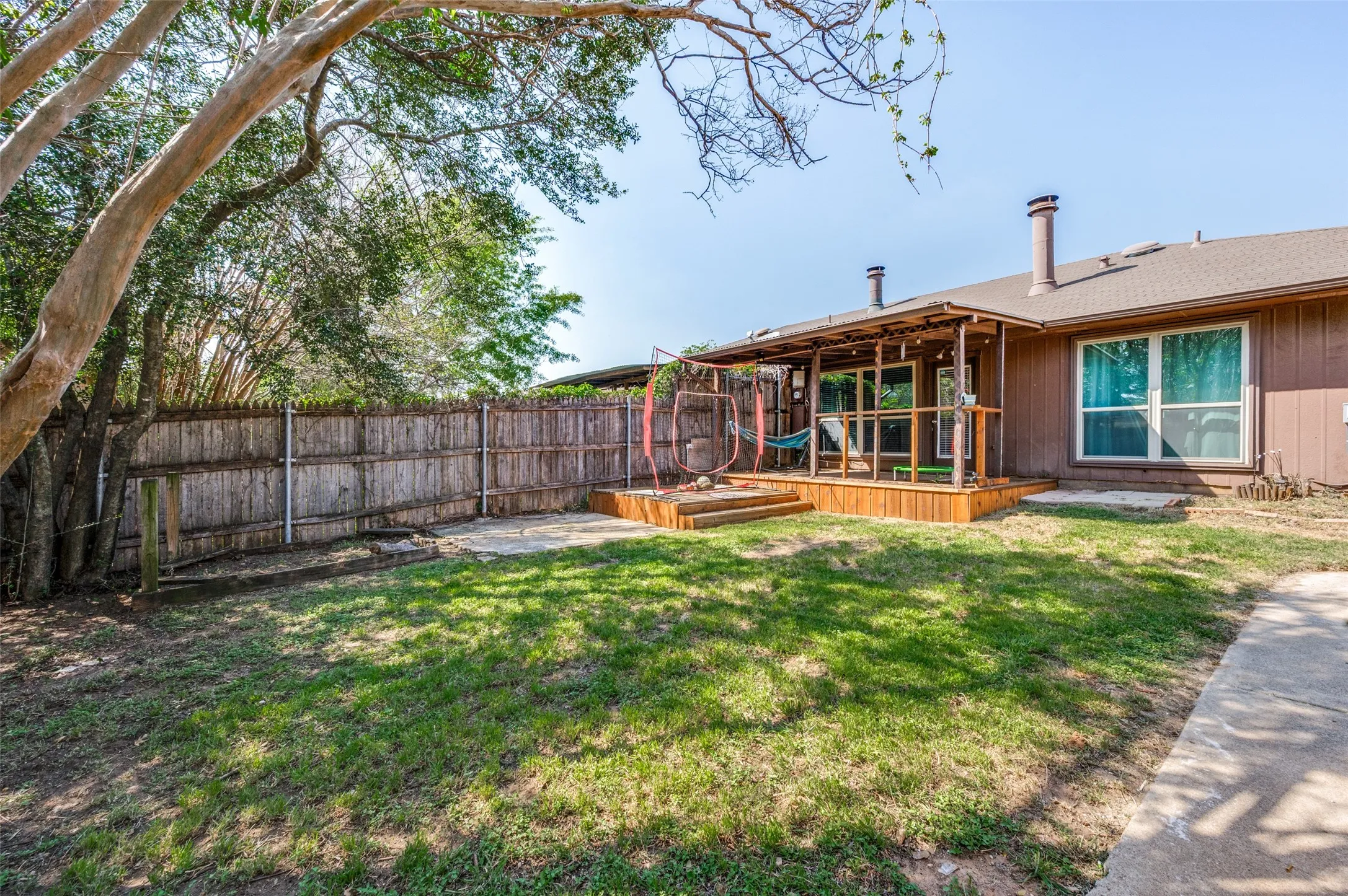 Single Family Residence For Sale in Tarrant County , 109 Hickory Springs Drive, Euless, Texas 76039, 3 Bedroom, 2 Bathroom, Garage spaces, 1,294 Sqft, built in 1983, mls#21346609, Real Estate Agent in Euless, Homes For Sale in Tarrant county, Homes For Sale in Euless, Realtor in Euless Texas, Real Estate Brokerage Independent Realty Texas, Luminita Cordes Realtor