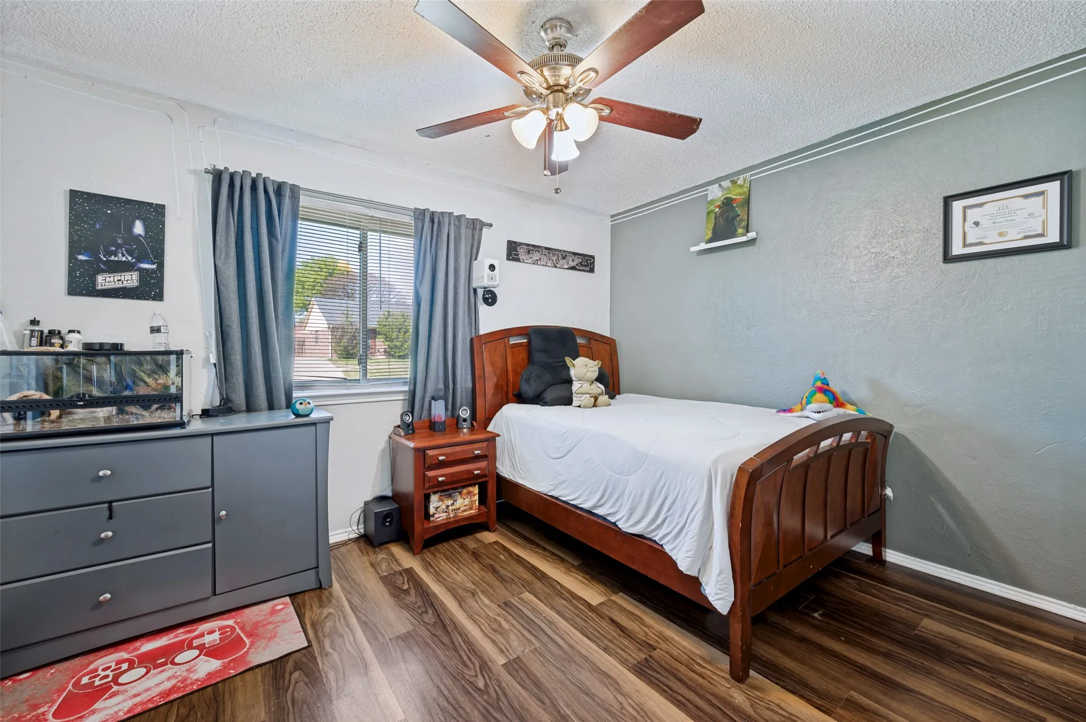 Single Family Residence For Sale in Tarrant County , 109 Hickory Springs Drive, Euless, Texas 76039, 3 Bedroom, 2 Bathroom, Garage spaces, 1,294 Sqft, built in 1983, mls#21346609, Real Estate Agent in Euless, Homes For Sale in Tarrant county, Homes For Sale in Euless, Realtor in Euless Texas, Real Estate Brokerage Independent Realty Texas, Luminita Cordes Realtor