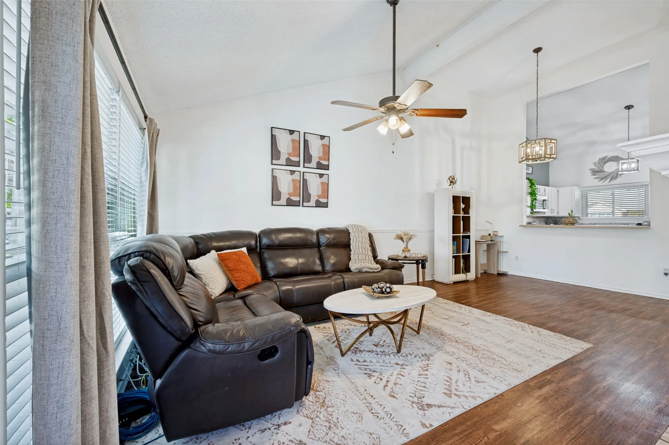 Single Family Residence For Sale in Tarrant County , 109 Hickory Springs Drive, Euless, Texas 76039, 3 Bedroom, 2 Bathroom, Garage spaces, 1,294 Sqft, built in 1983, mls#21346609, Real Estate Agent in Euless, Homes For Sale in Tarrant county, Homes For Sale in Euless, Realtor in Euless Texas, Real Estate Brokerage Independent Realty Texas, Luminita Cordes Realtor