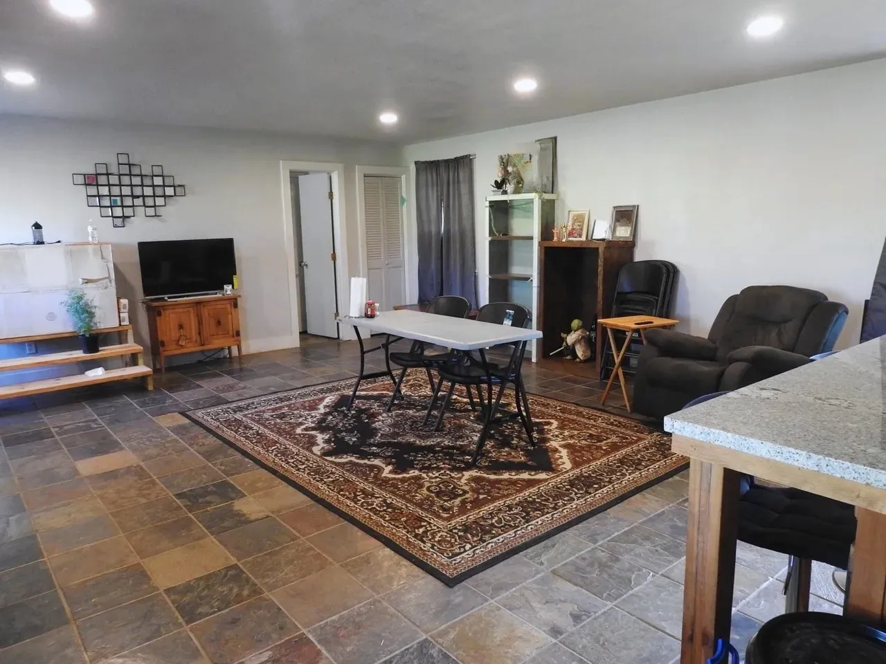 Single Family Residence For Sale in Hunt County , 7961 Telegraph Road, Quinlan, Texas 75474, 1 Bedroom, 1 Bathroom, Garage spaces, 1,040 Sqft, built in 1980, Price $265,000, mls#21345078, Real Estate Agent in Quinlan, Homes For Sale in Hunt county, Homes For Sale in Quinlan, Realtor in Quinlan Texas, Real Estate Brokerage Independent Realty Texas, Luminita Cordes Realtor