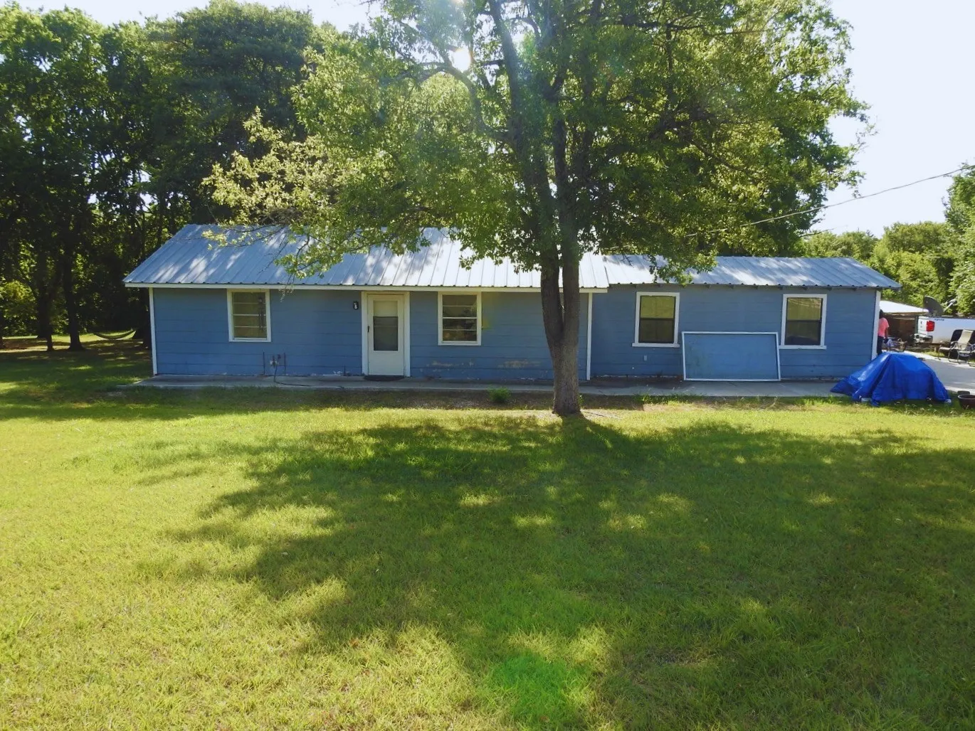 Single Family Residence For Sale in Hunt County , 7961 Telegraph Road, Quinlan, Texas 75474, 1 Bedroom, 1 Bathroom, Garage spaces, 1,040 Sqft, built in 1980, Price $265,000, mls#21345078, Real Estate Agent in Quinlan, Homes For Sale in Hunt county, Homes For Sale in Quinlan, Realtor in Quinlan Texas, Real Estate Brokerage Independent Realty Texas, Luminita Cordes Realtor