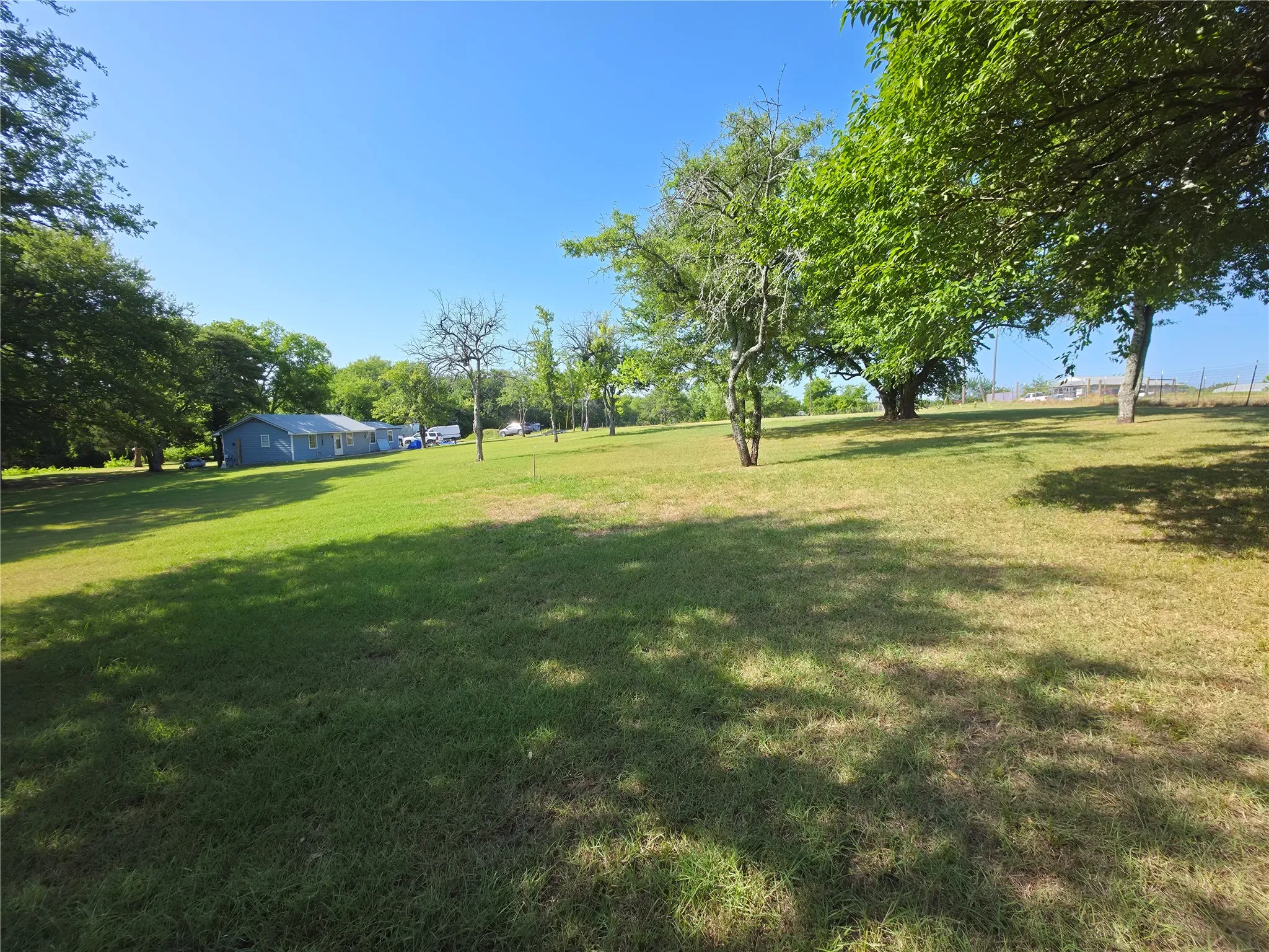 Single Family Residence For Sale in Hunt County , 7961 Telegraph Road, Quinlan, Texas 75474, 1 Bedroom, 1 Bathroom, Garage spaces, 1,040 Sqft, built in 1980, Price $265,000, mls#21345078, Real Estate Agent in Quinlan, Homes For Sale in Hunt county, Homes For Sale in Quinlan, Realtor in Quinlan Texas, Real Estate Brokerage Independent Realty Texas, Luminita Cordes Realtor
