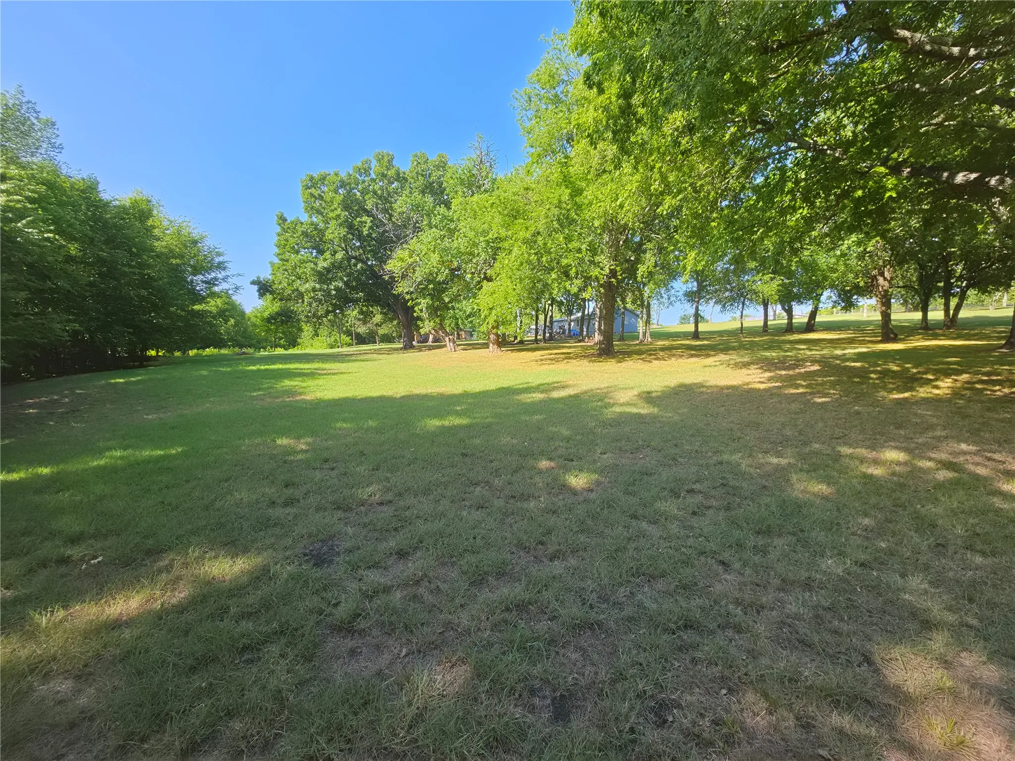 Single Family Residence For Sale in Hunt County , 7961 Telegraph Road, Quinlan, Texas 75474, 1 Bedroom, 1 Bathroom, Garage spaces, 1,040 Sqft, built in 1980, Price $265,000, mls#21345078, Real Estate Agent in Quinlan, Homes For Sale in Hunt county, Homes For Sale in Quinlan, Realtor in Quinlan Texas, Real Estate Brokerage Independent Realty Texas, Luminita Cordes Realtor