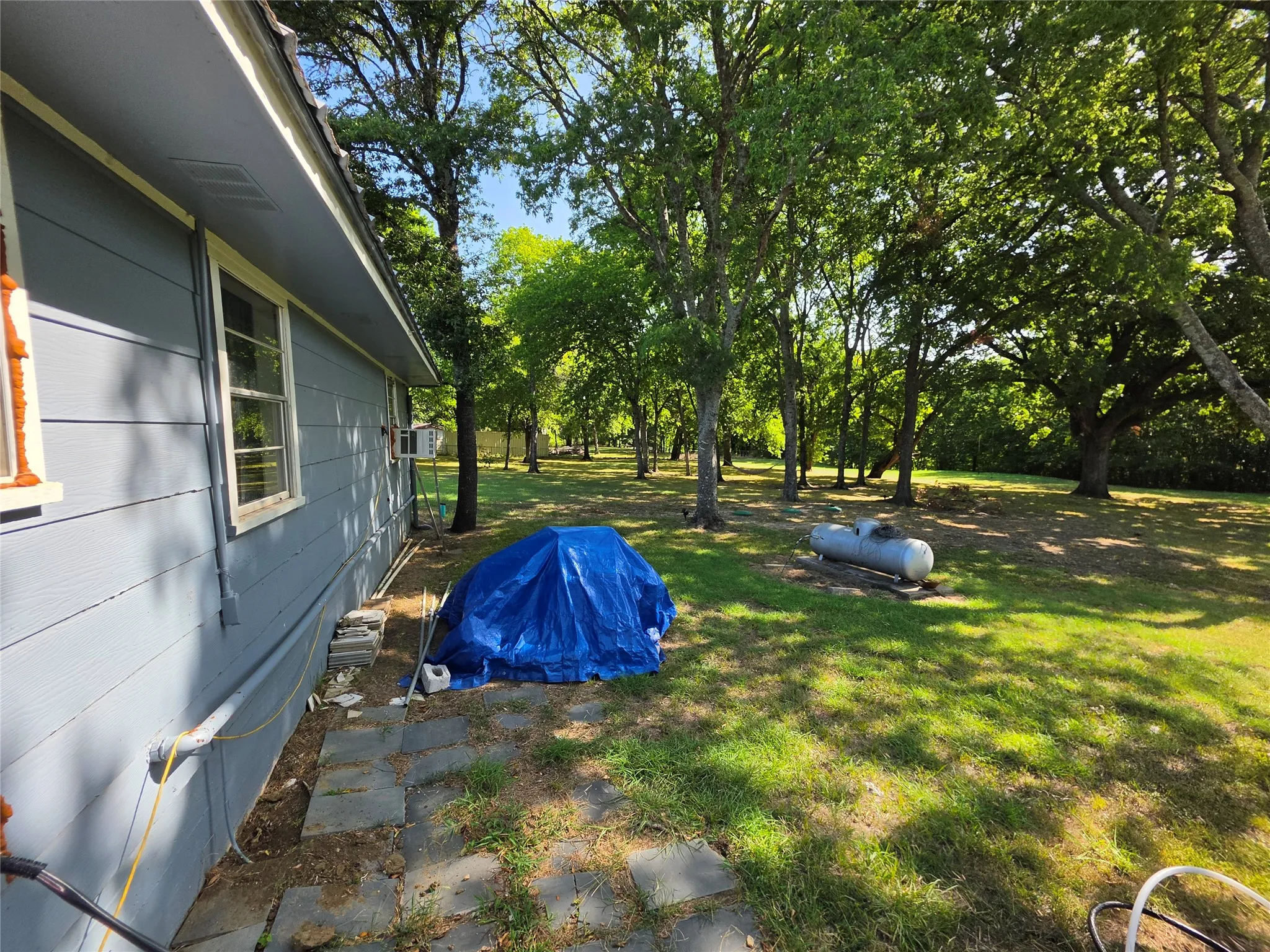 Single Family Residence For Sale in Hunt County , 7961 Telegraph Road, Quinlan, Texas 75474, 1 Bedroom, 1 Bathroom, Garage spaces, 1,040 Sqft, built in 1980, Price $265,000, mls#21345078, Real Estate Agent in Quinlan, Homes For Sale in Hunt county, Homes For Sale in Quinlan, Realtor in Quinlan Texas, Real Estate Brokerage Independent Realty Texas, Luminita Cordes Realtor