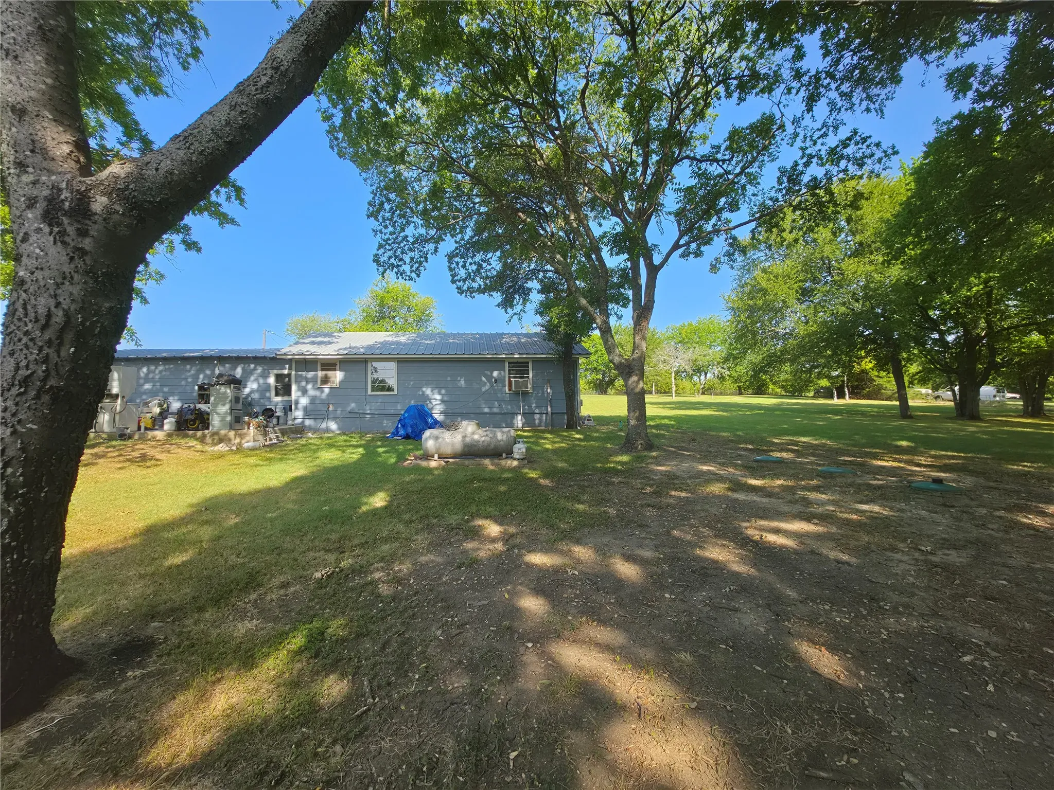 Single Family Residence For Sale in Hunt County , 7961 Telegraph Road, Quinlan, Texas 75474, 1 Bedroom, 1 Bathroom, Garage spaces, 1,040 Sqft, built in 1980, Price $265,000, mls#21345078, Real Estate Agent in Quinlan, Homes For Sale in Hunt county, Homes For Sale in Quinlan, Realtor in Quinlan Texas, Real Estate Brokerage Independent Realty Texas, Luminita Cordes Realtor